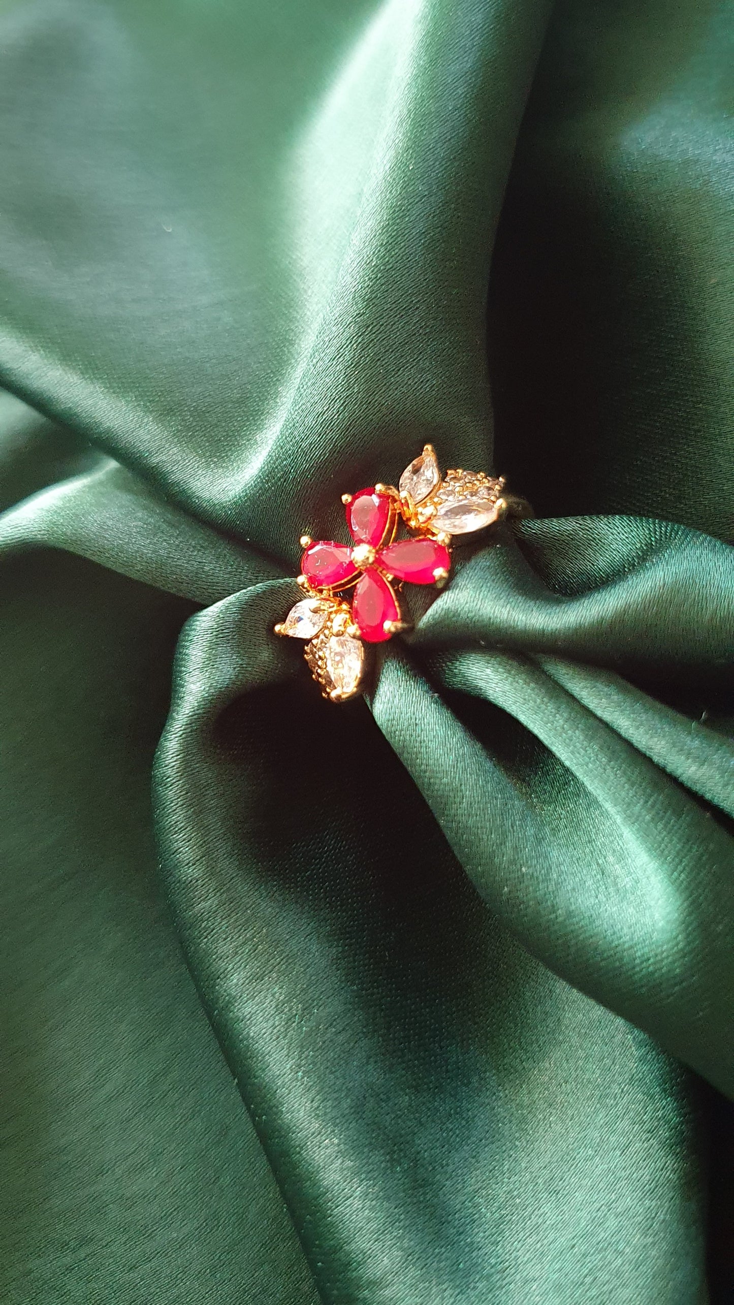 FLORAL RED & WHITE A.D. STONE RING