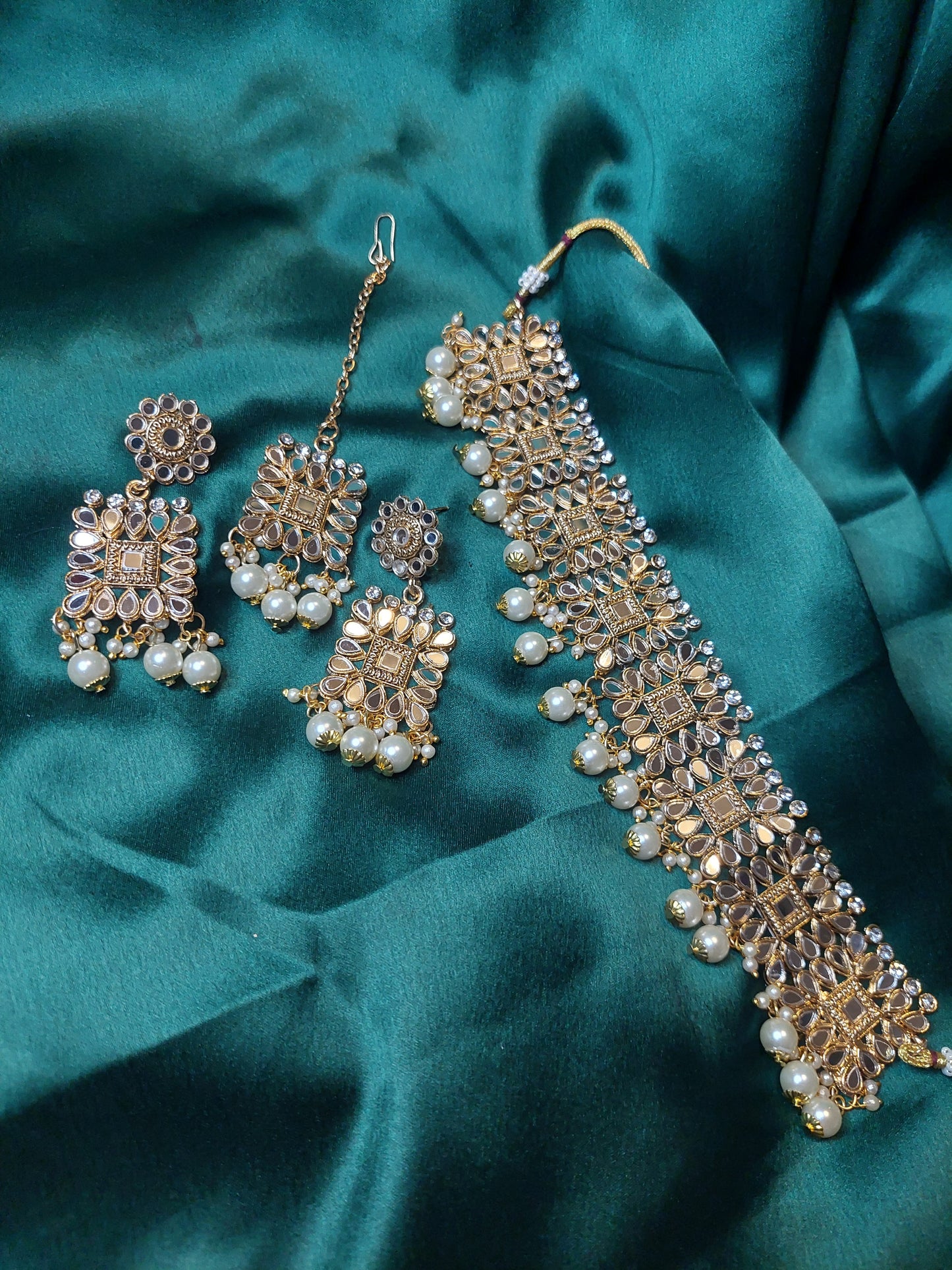 GLASS CHOCKER SET (GOLD)