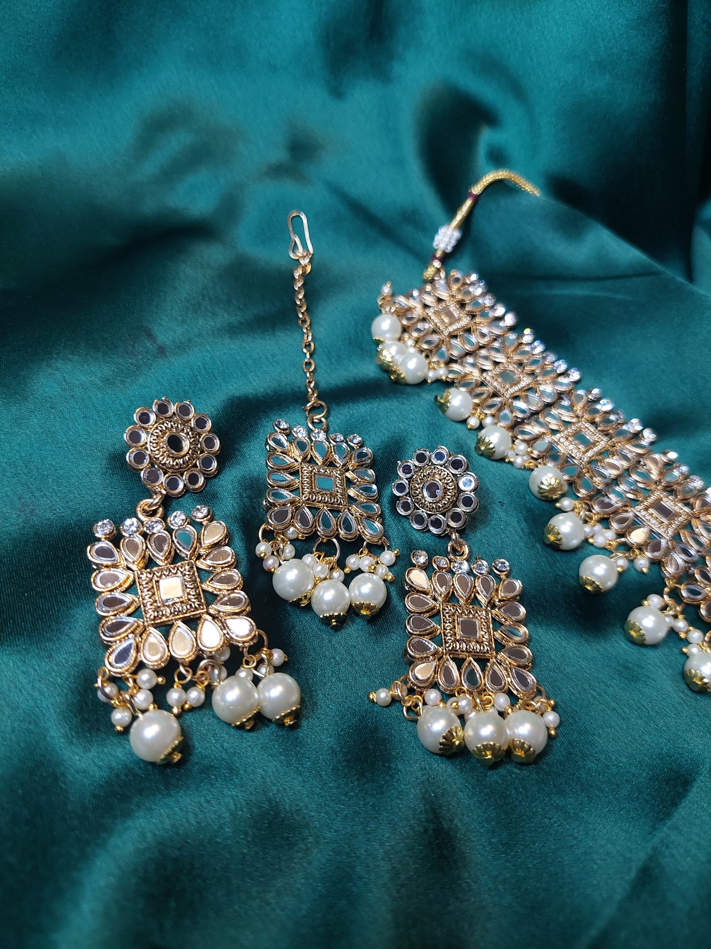 GLASS CHOCKER SET (GOLD)