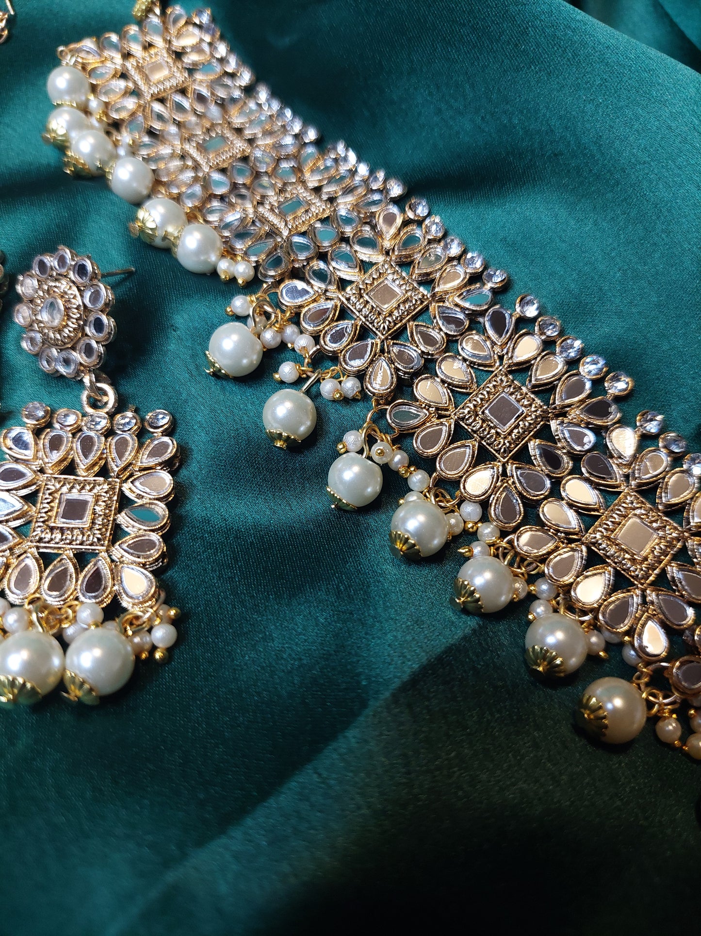 GLASS CHOCKER SET (GOLD)