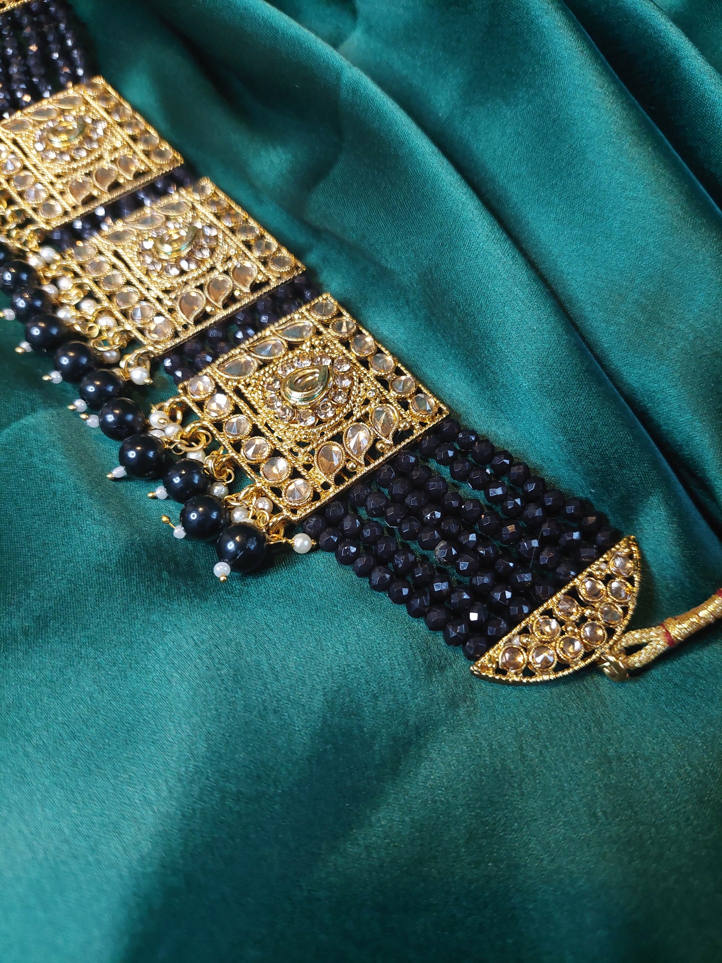 BLACK & GOLD CHOKER SET