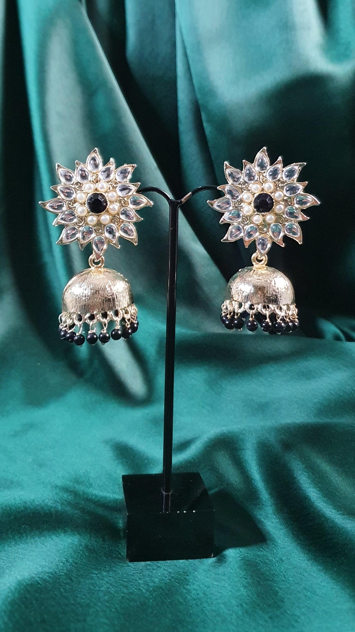 CHAMPAIGNE GOLD & BLACK LARGE JUMKHAS