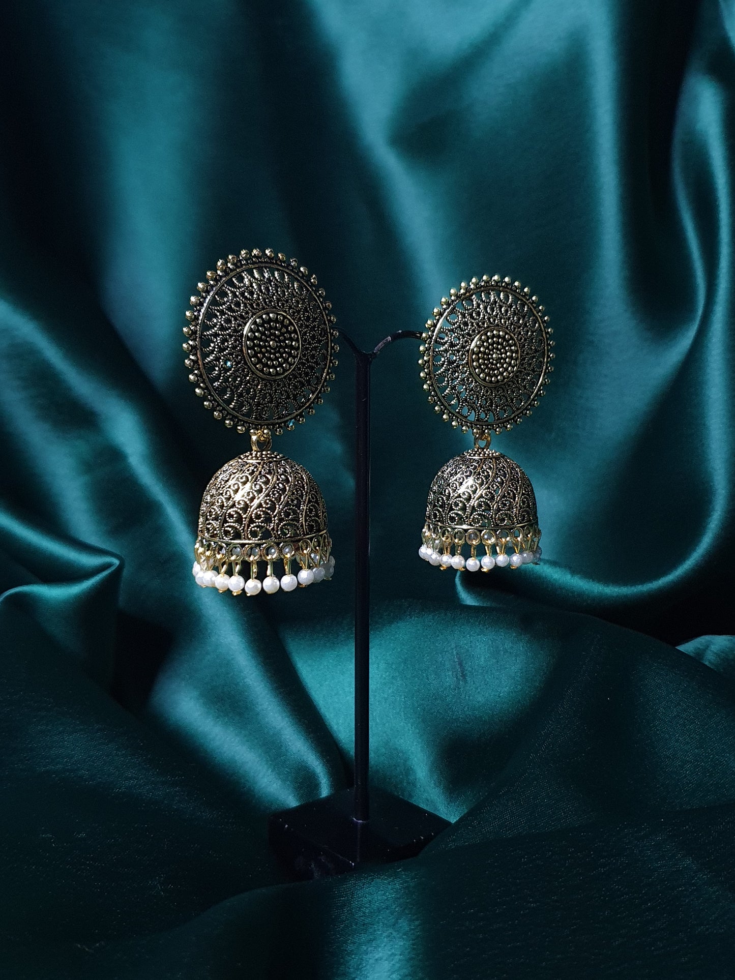 ANTIQUE GOLD & WHITE PEARLS