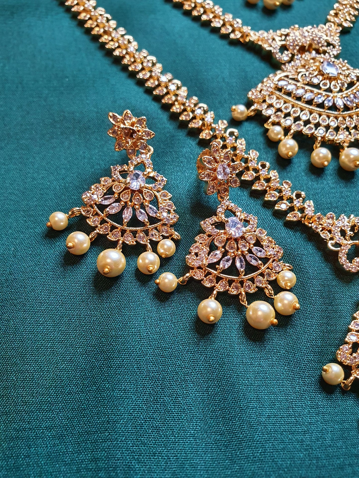 A.D BRIDAL SET IN GOLD
