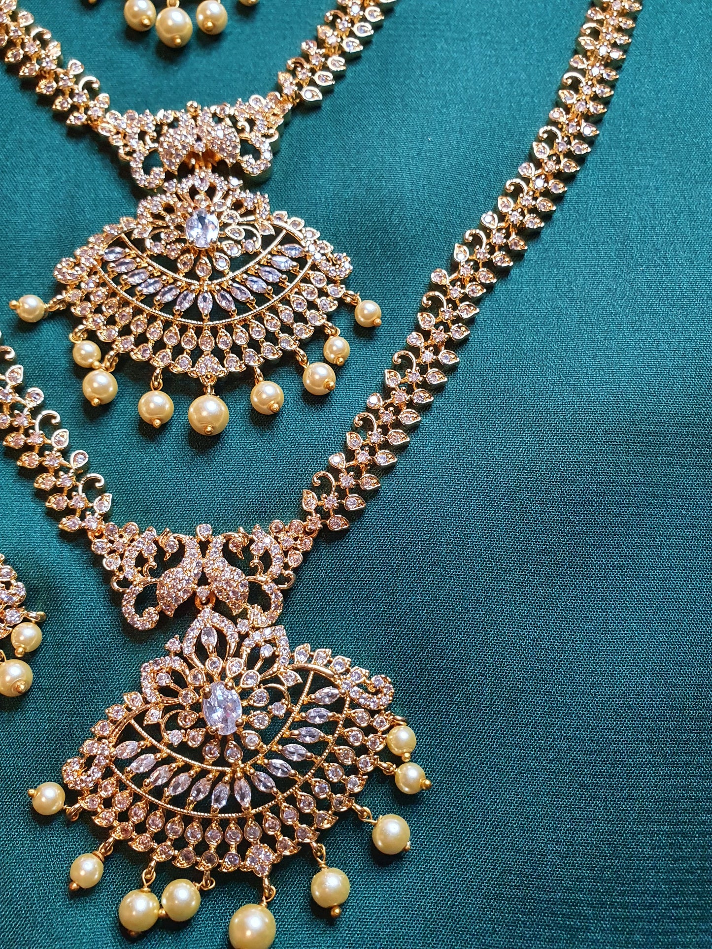 A.D BRIDAL SET IN GOLD