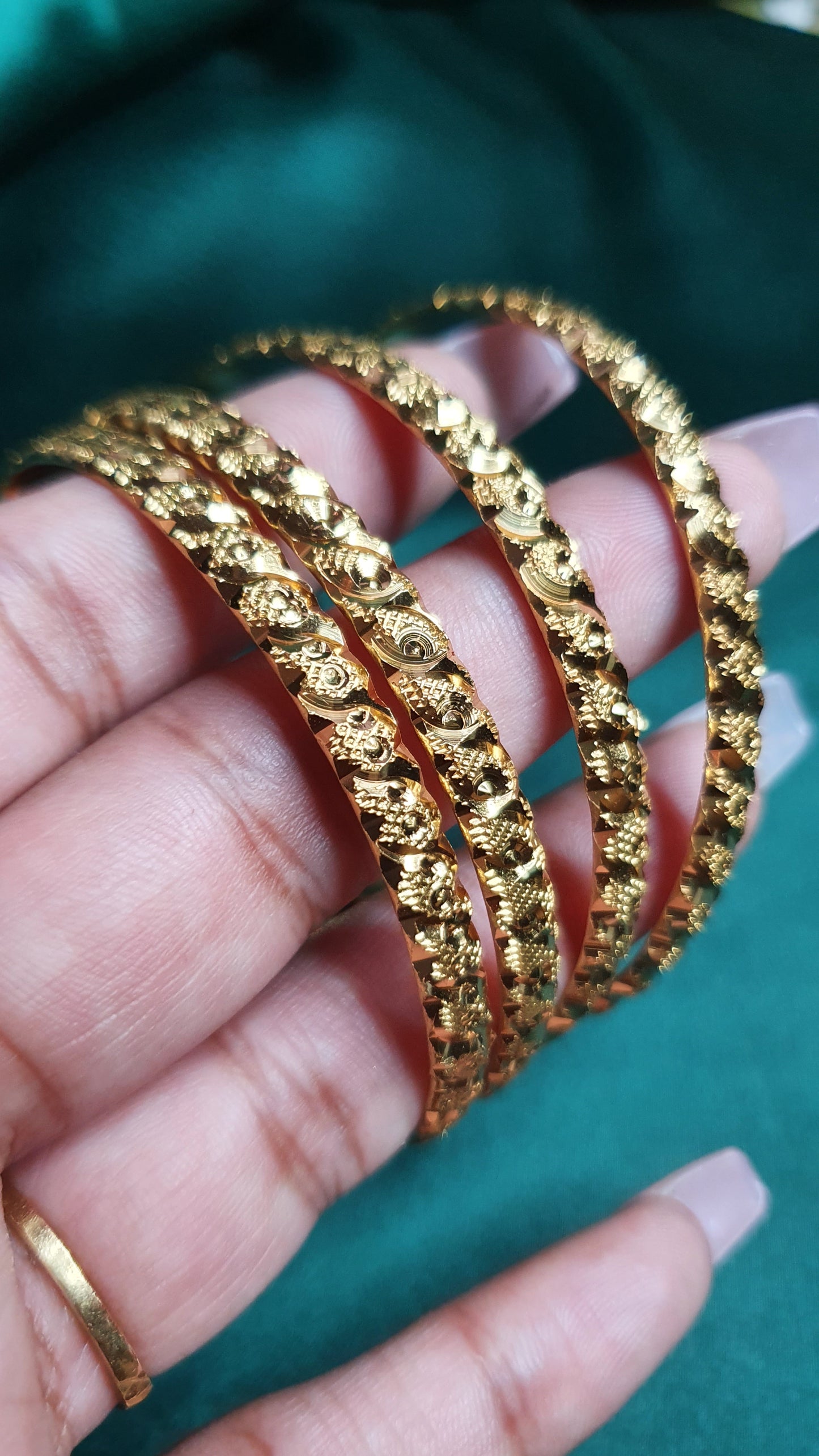 YELLOW GOLD BANGLES 2.8 (4)