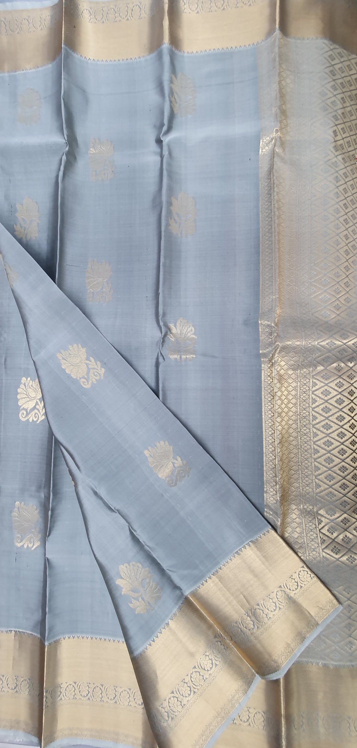 GREY KANJIPURAM SILK SAREE