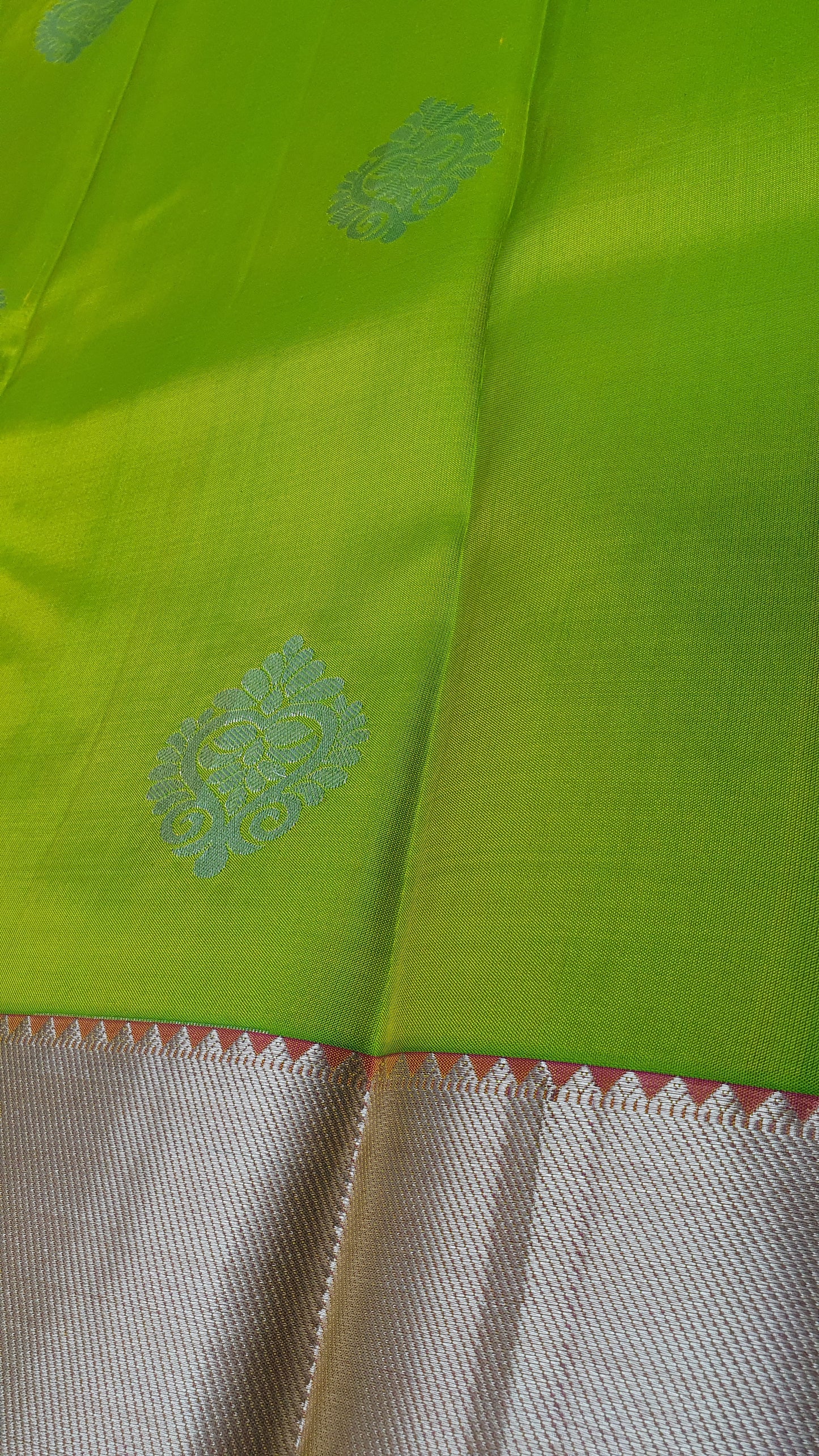 GREEN SILVER ZARI PURE KANJIPURAM