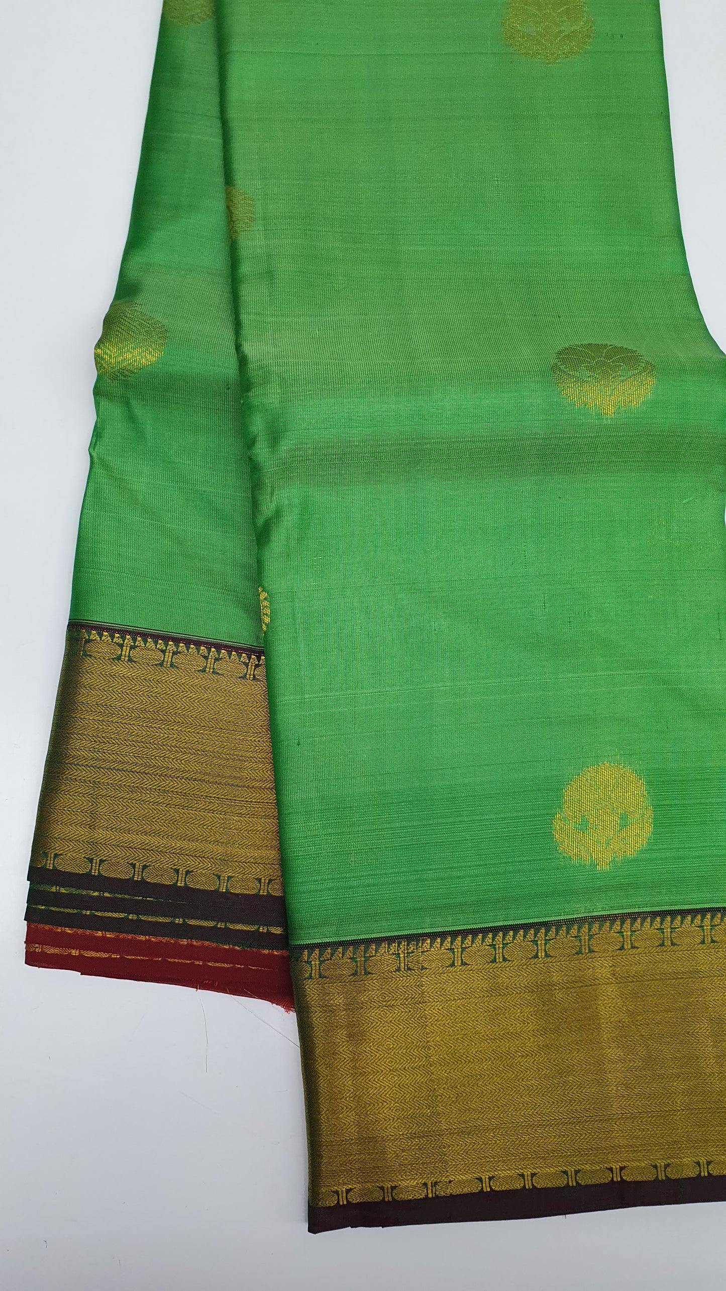 CHATHEAU GREEN & MAROON KANJIPURAM