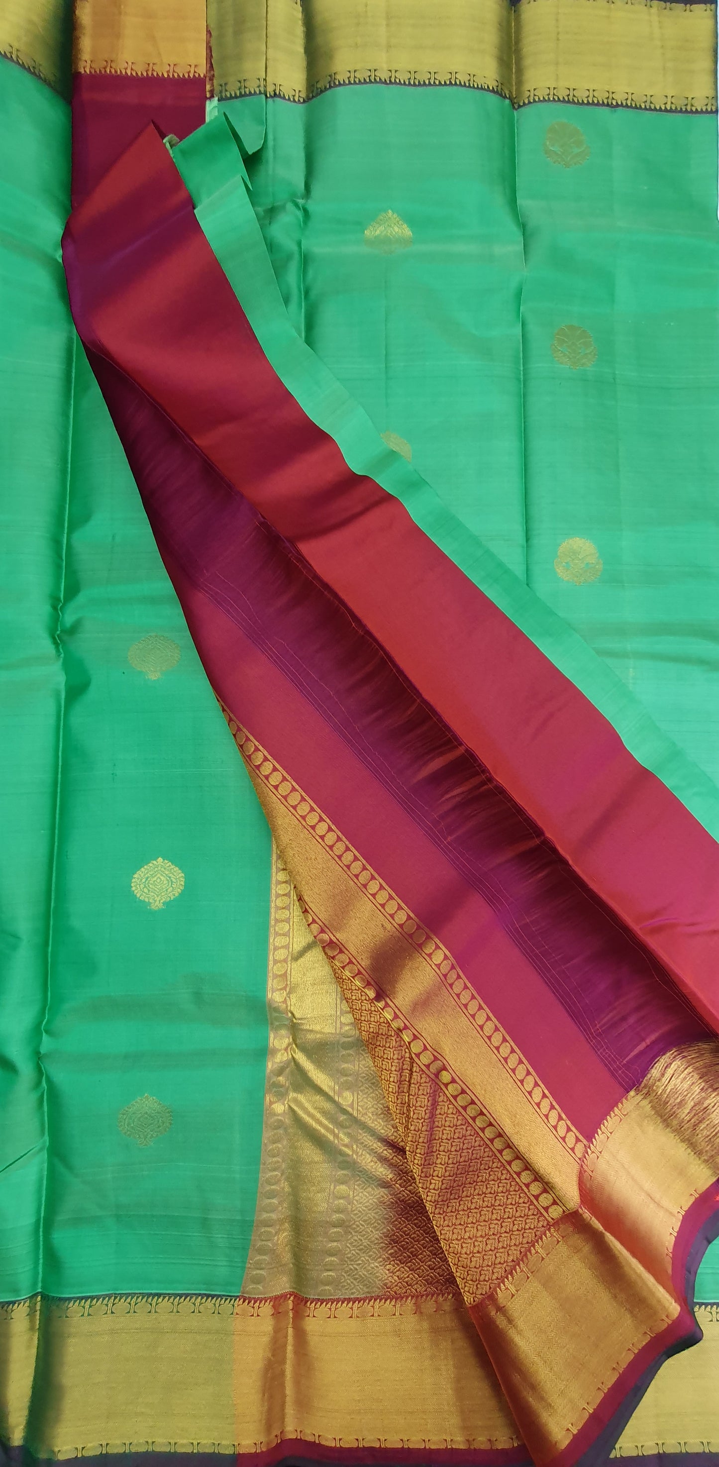 CHATHEAU GREEN & MAROON KANJIPURAM