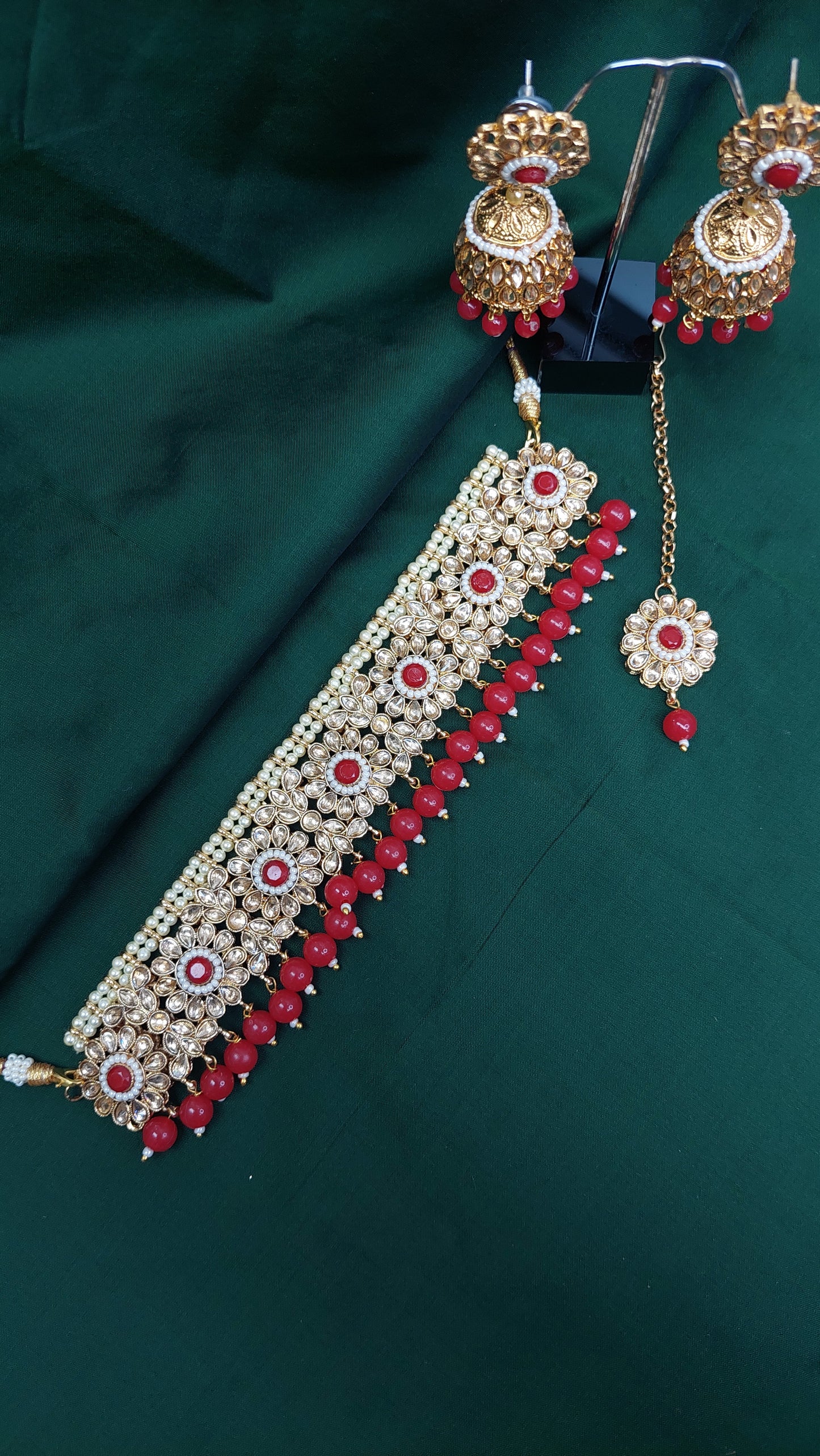 RED CHOCKER SET