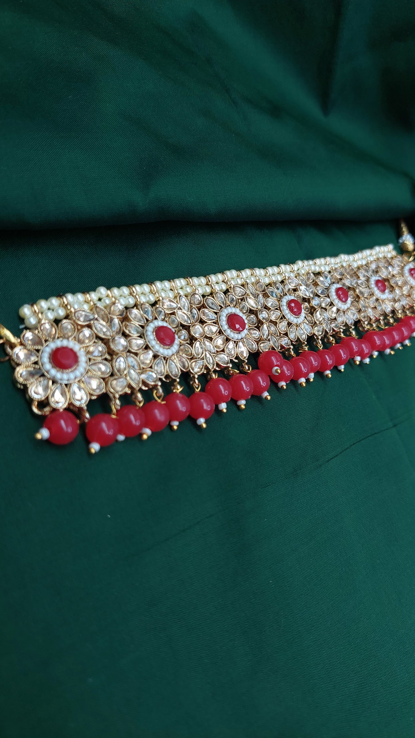 RED CHOCKER SET
