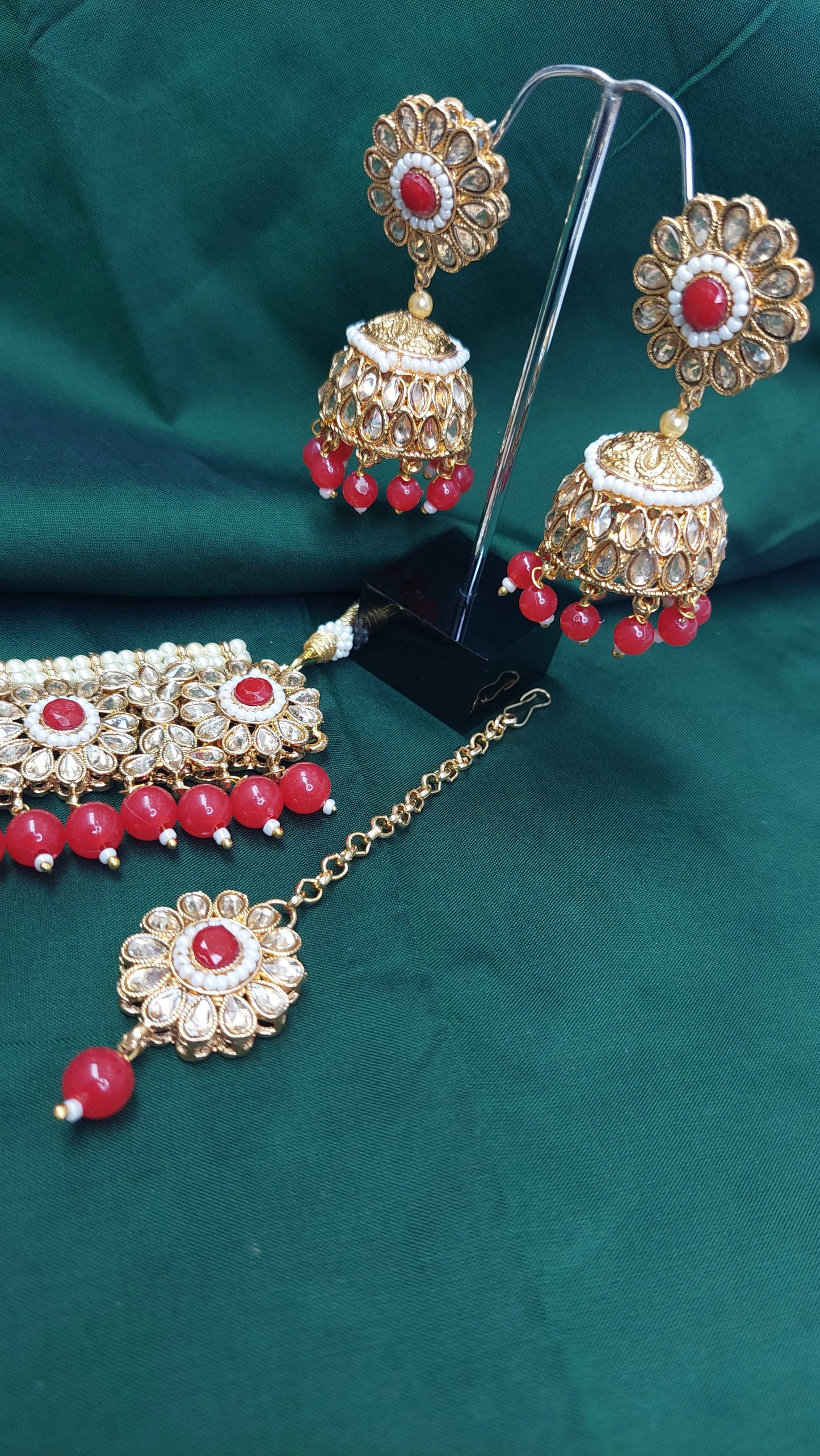RED CHOCKER SET