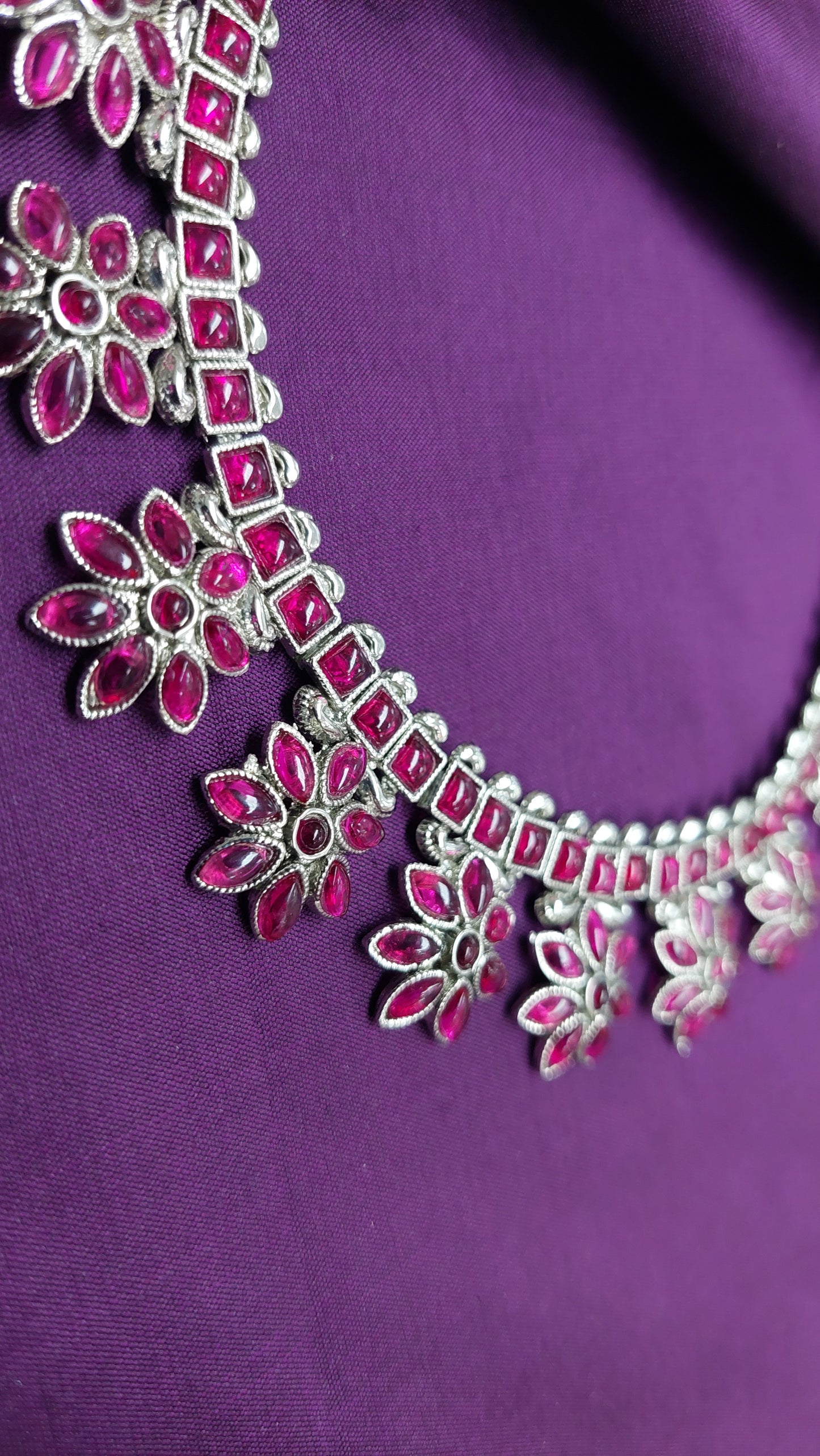 SILVER & PINK SHORT NECKLACE