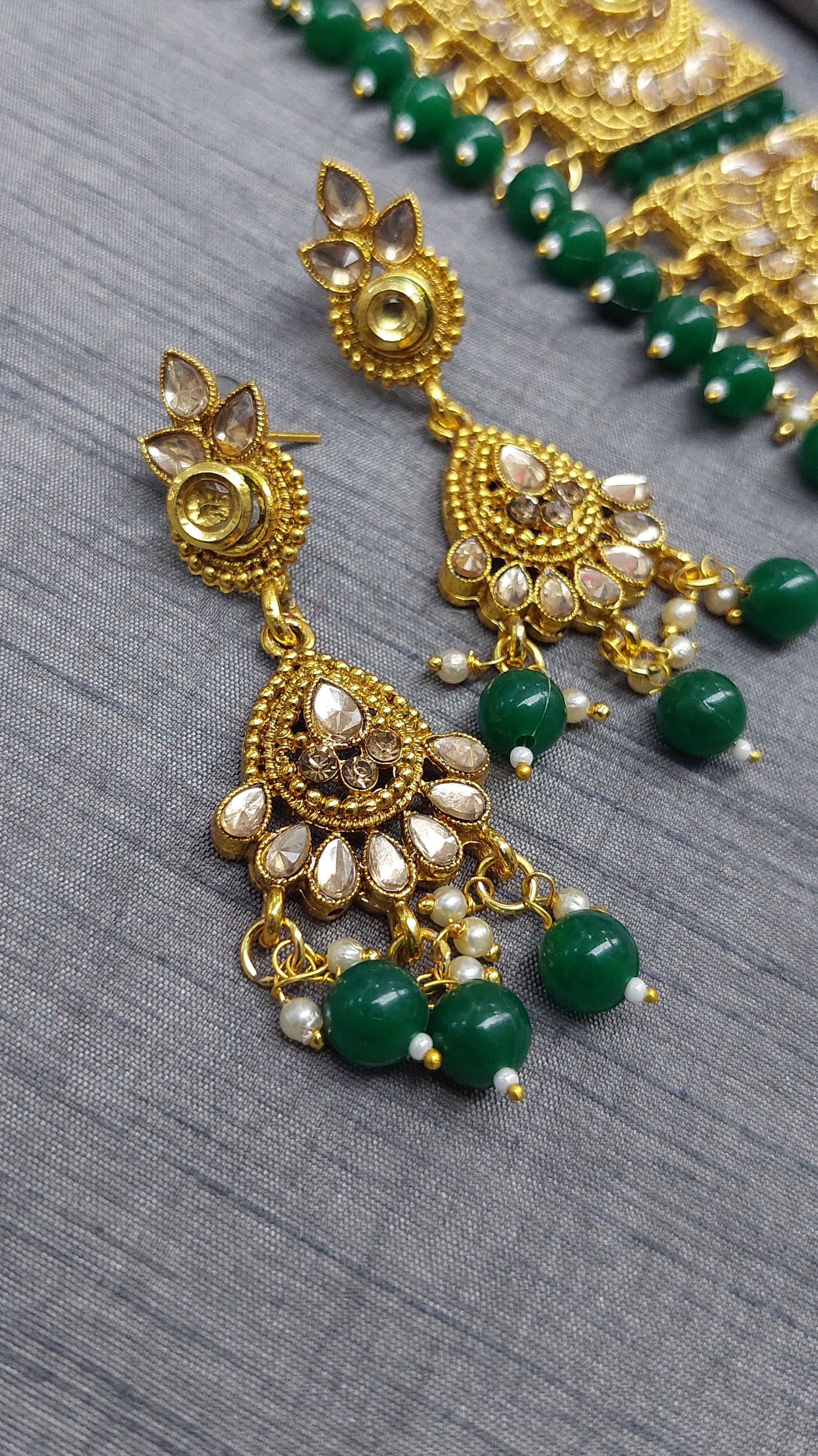 GOLD & GREEN CHOCKER SET