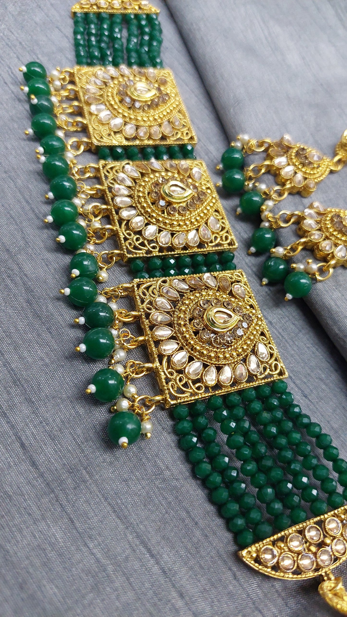 GOLD & GREEN CHOCKER SET