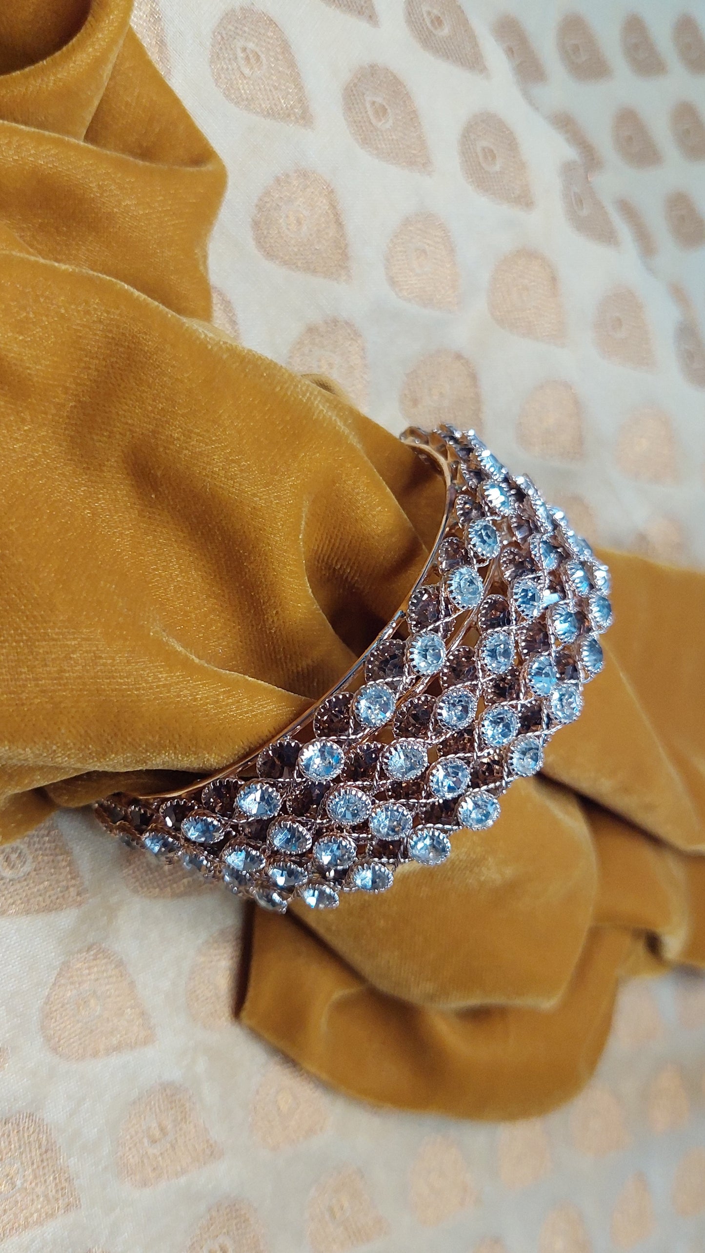 SET OF 4 GOLD WHITE & GOLD STONE BANGLES