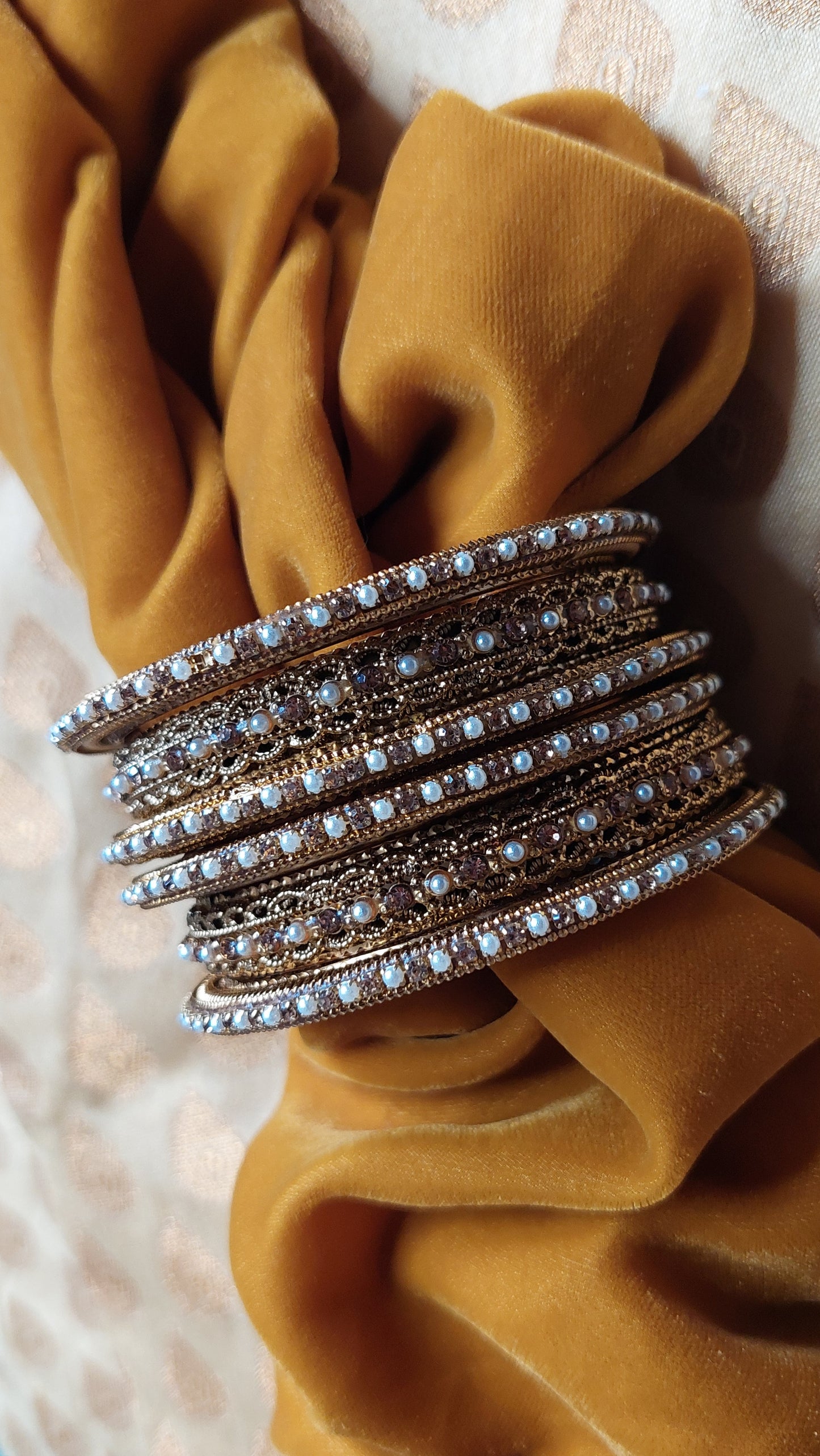 ANTIQUE GOLD BANGLE SET