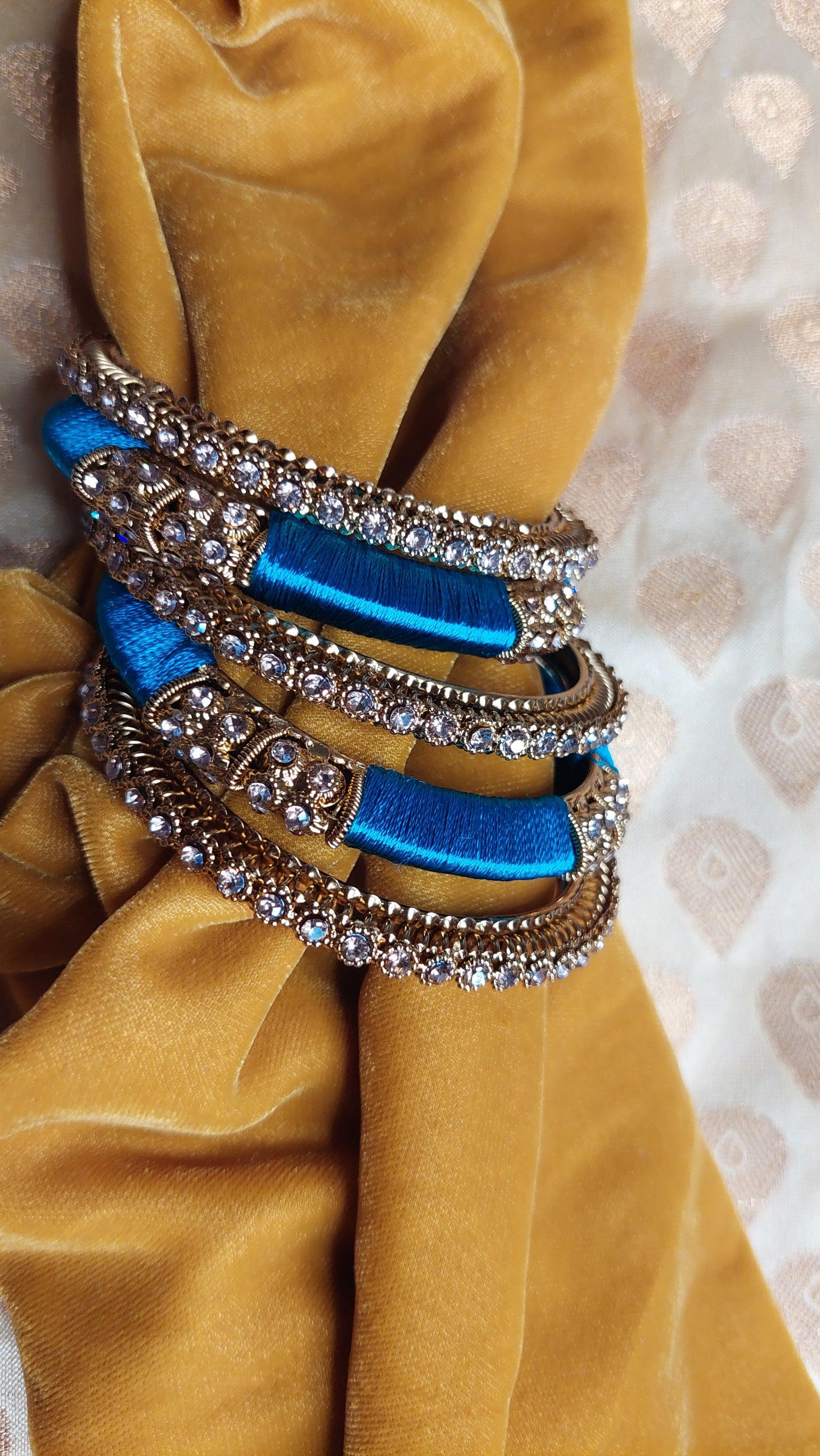 ANTIQUE GOLD COLOURED BANGLE SET (COBALT BLUE)