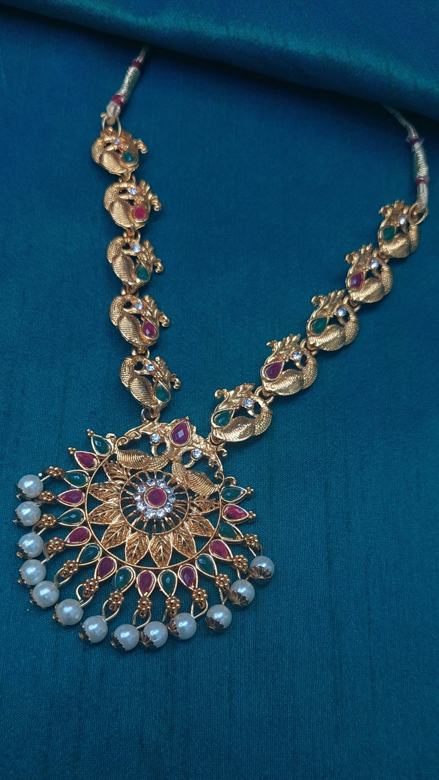 YELLOW GOLD SHORT NECKLACE