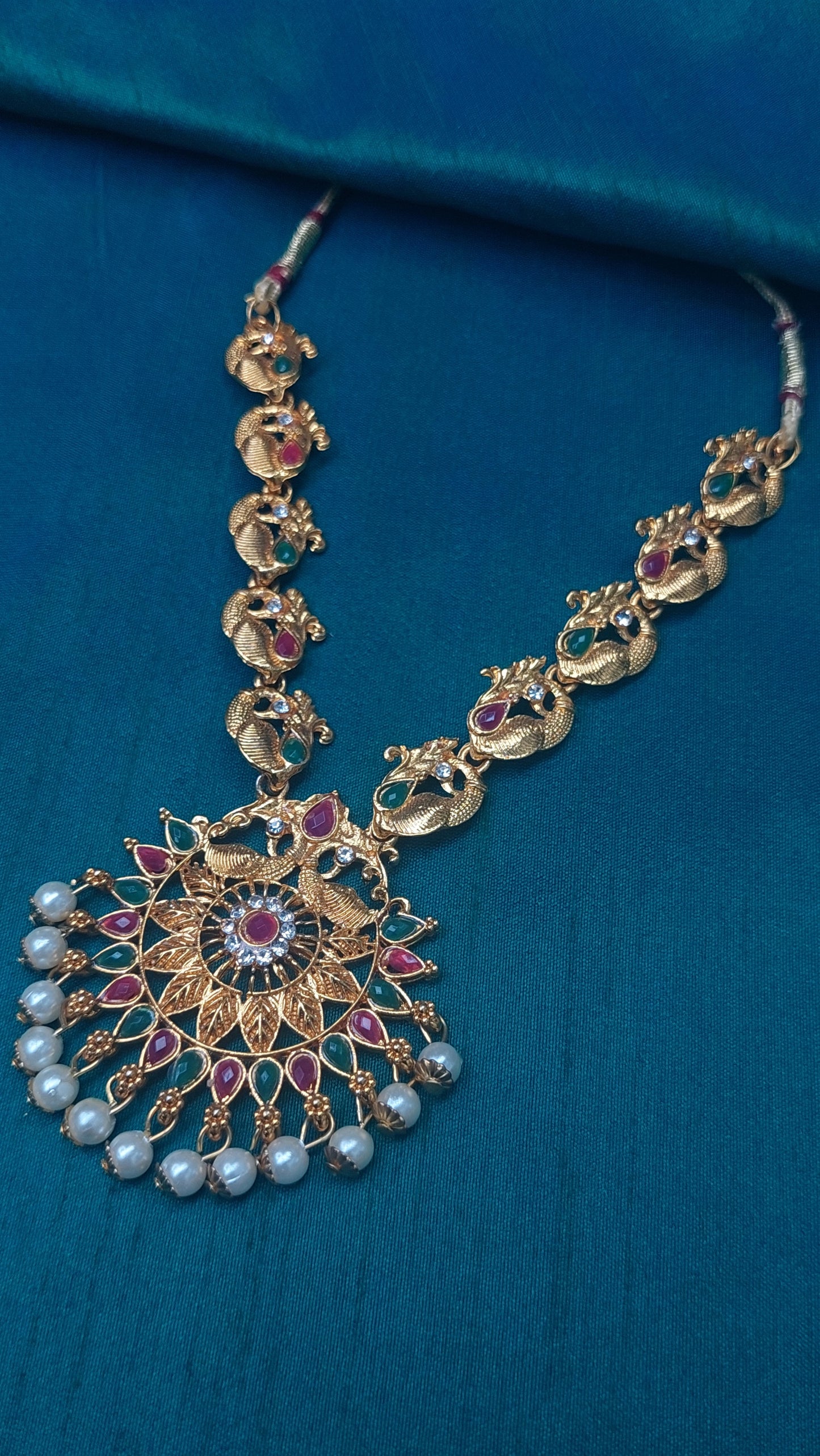 YELLOW GOLD SHORT NECKLACE