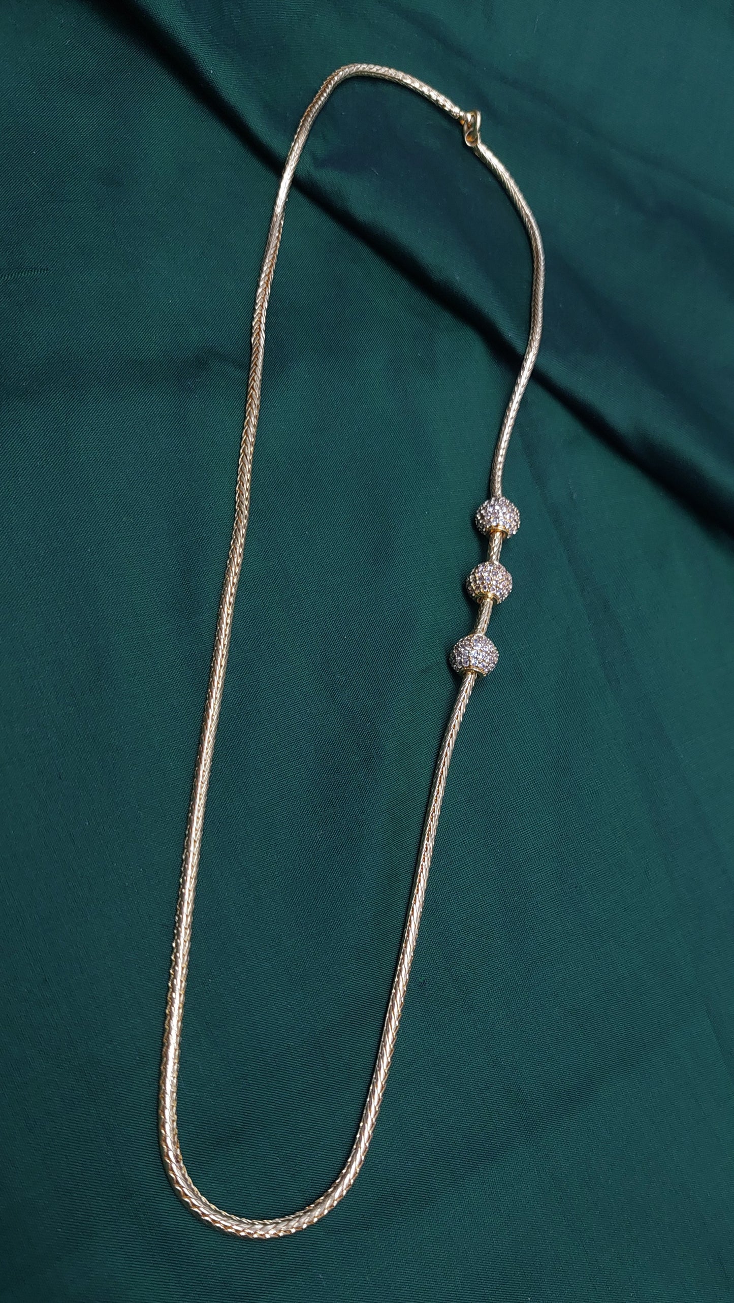 MUGAPU CHAIN (WHITE)