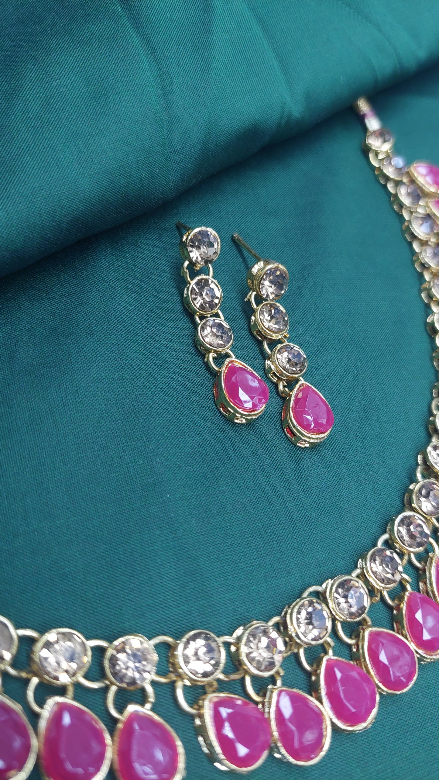 SIMPLE SHORT NECKLACE & EARRINGS