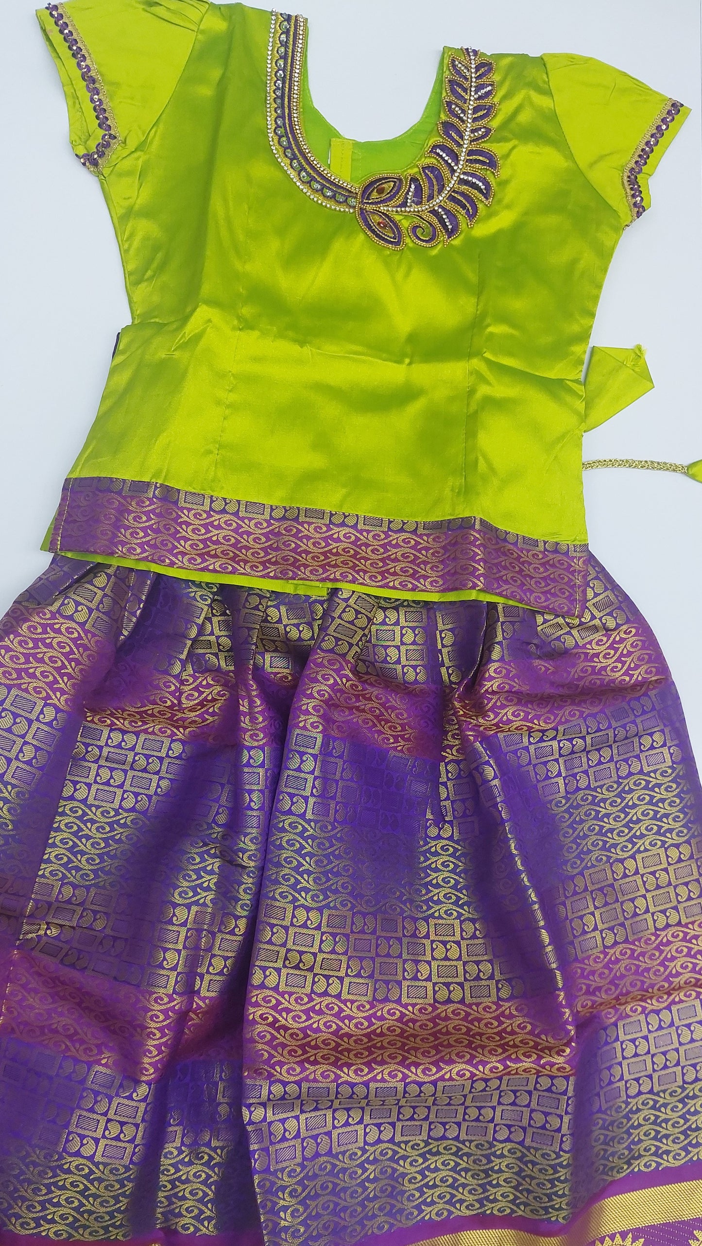 PARROT GREEN & PURPLE SKIRT & BLOUSE.L