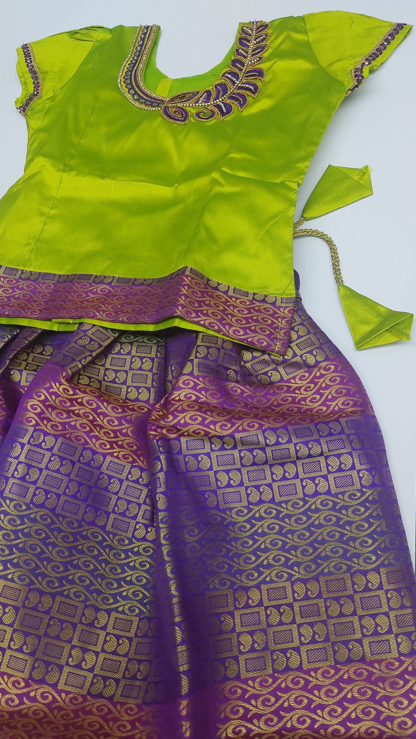 PARROT GREEN & PURPLE SKIRT & BLOUSE.L