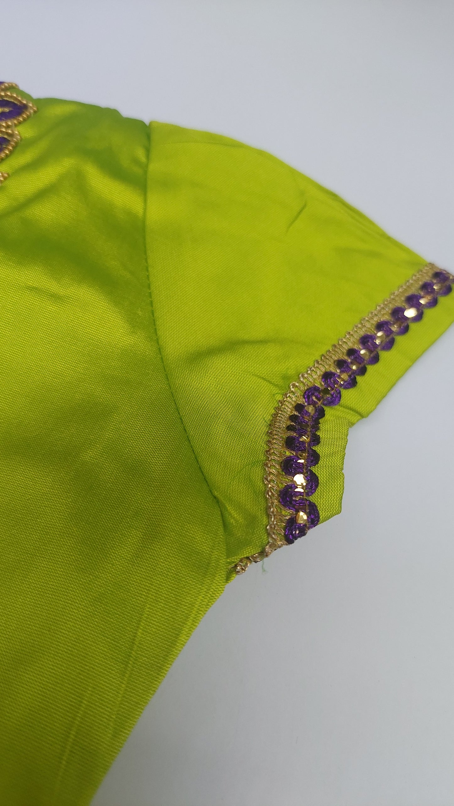 PARROT GREEN & PURPLE SKIRT & BLOUSE.L