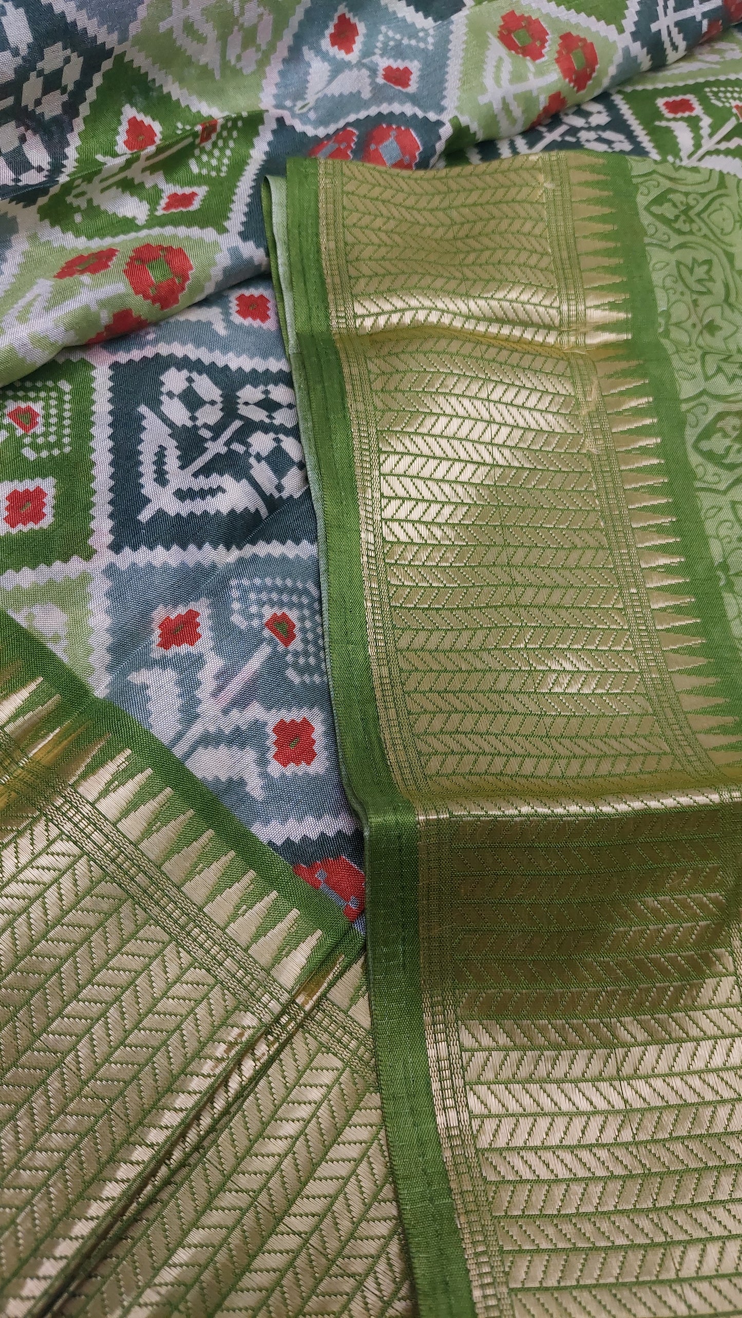 IKKAT SAREE (GREEN)