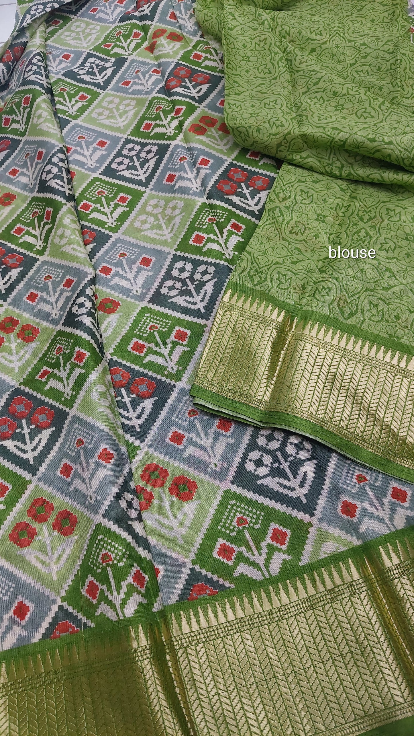 IKKAT SAREE (GREEN)
