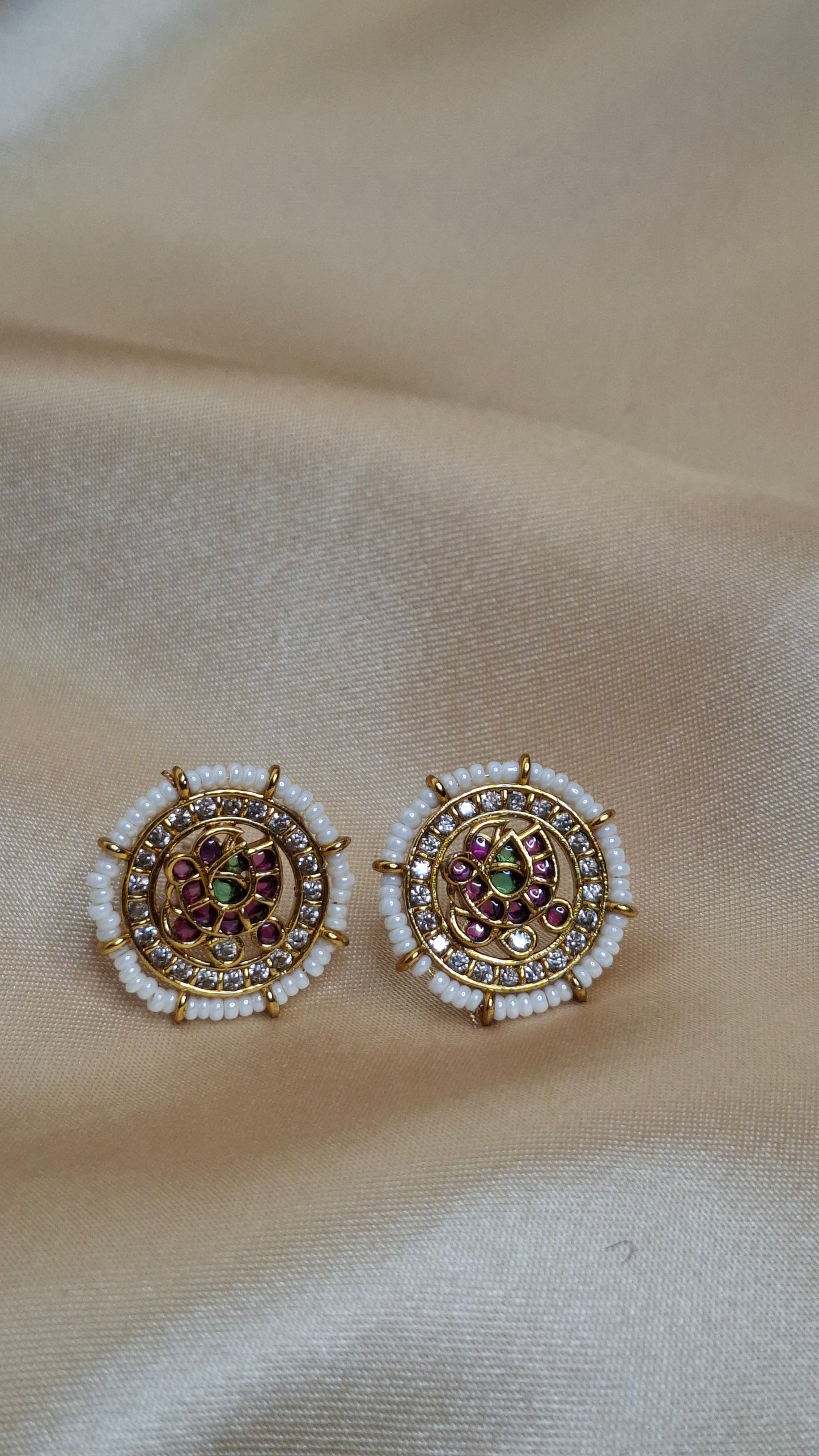 LOTUS KEMO STUDS