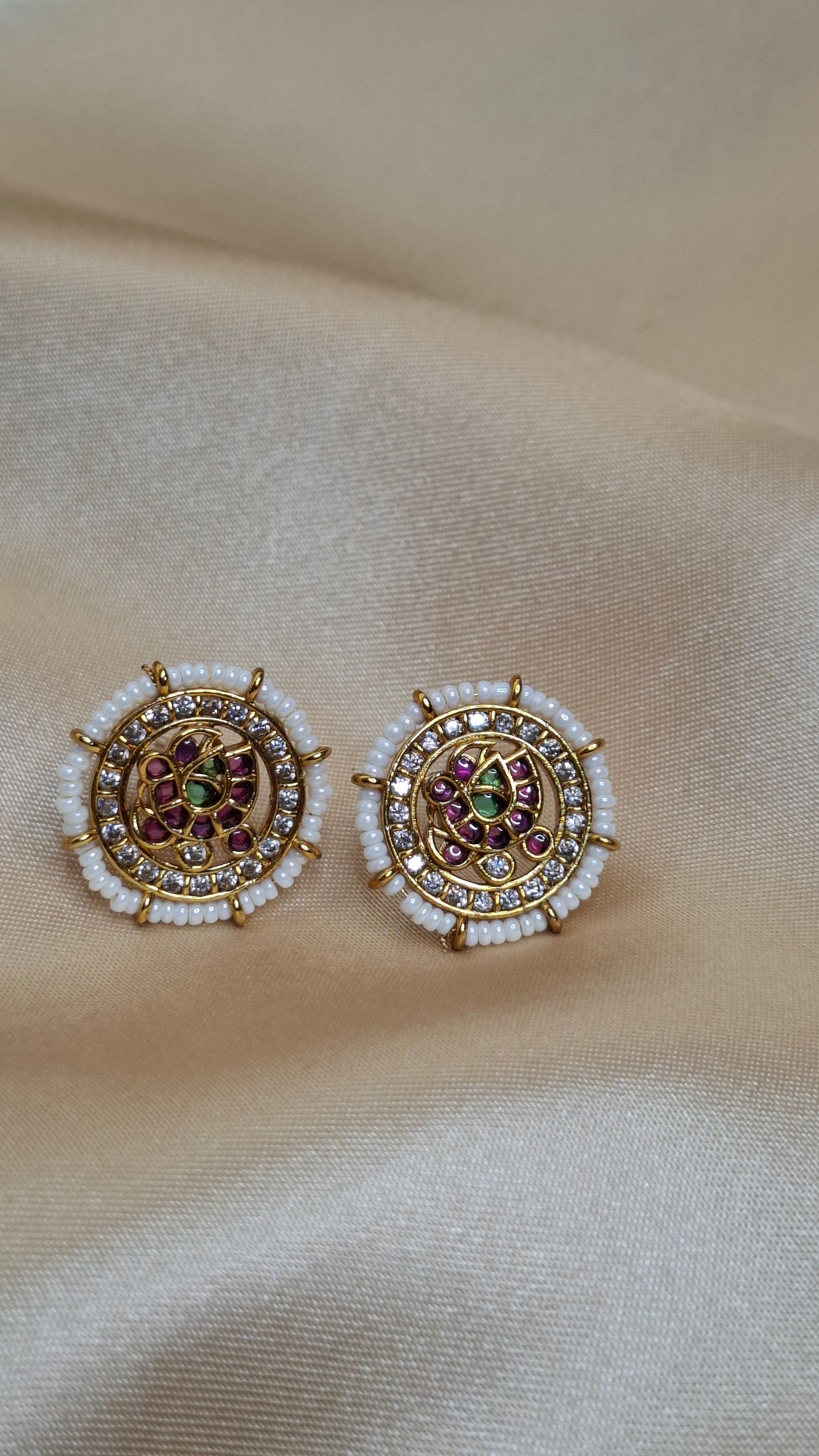 LOTUS KEMO STUDS