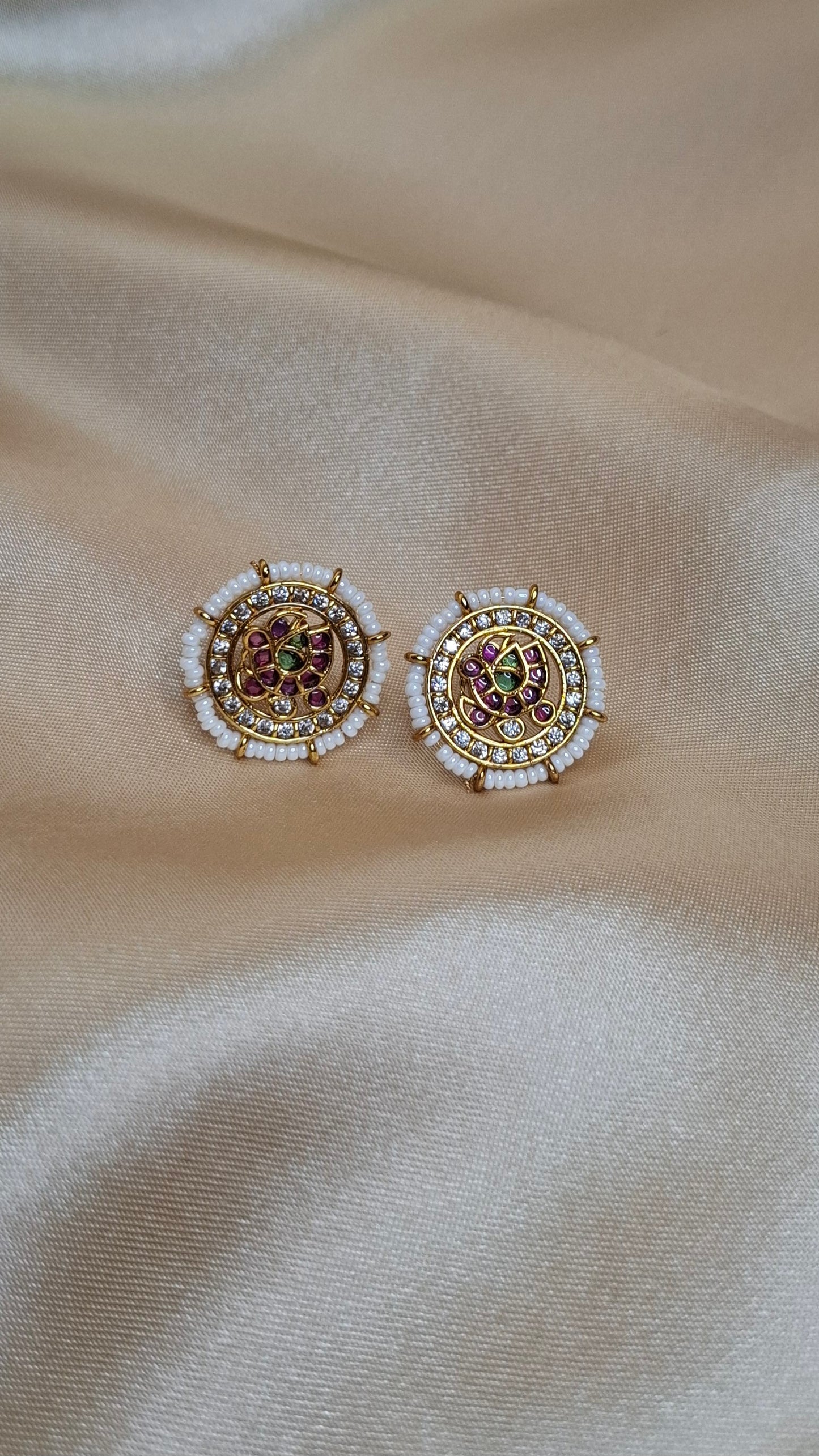 LOTUS KEMO STUDS