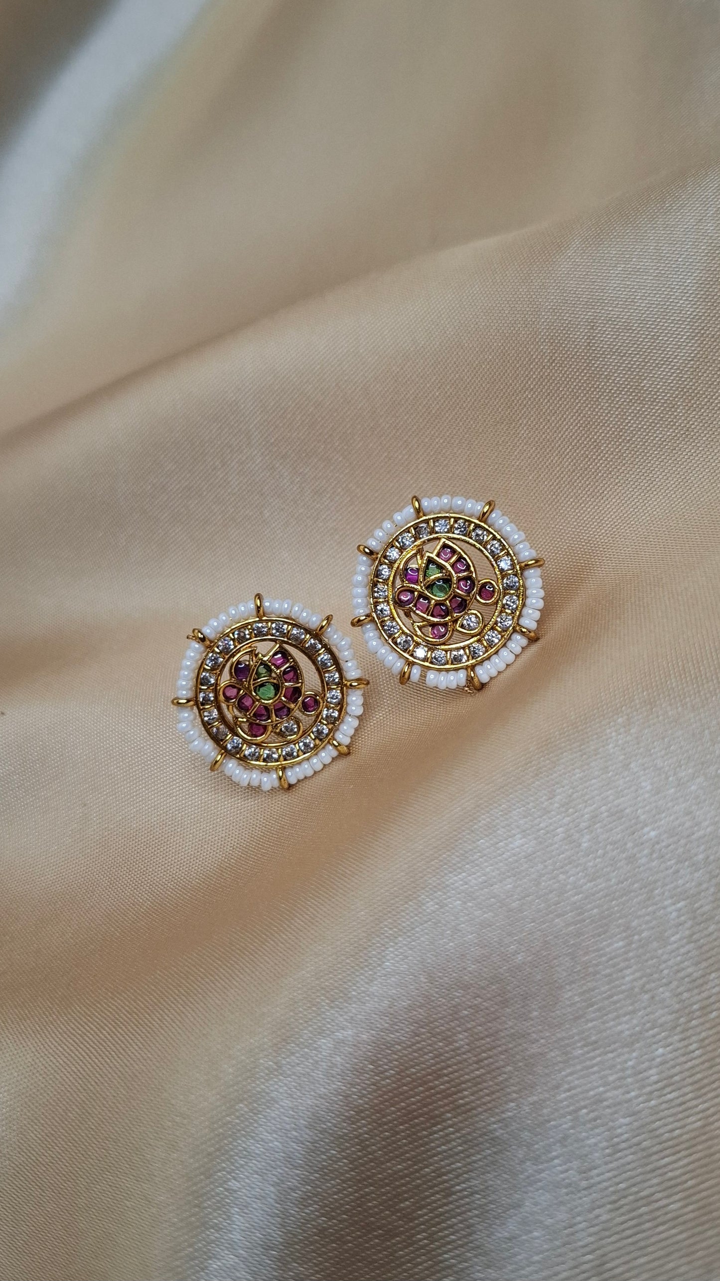 LOTUS KEMO STUDS