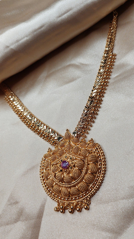 GOLD SHORT NECKLACE DB0083