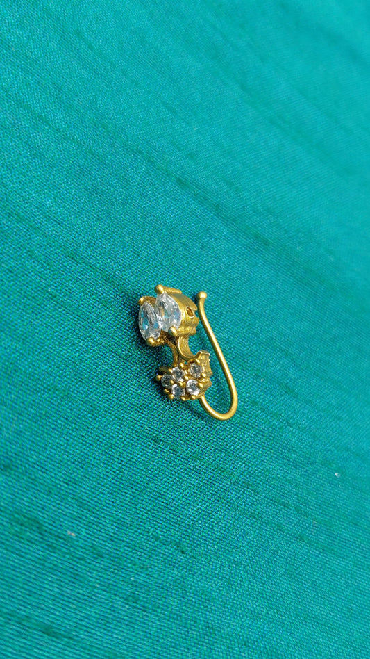 GOLD NOSE PIN 015
