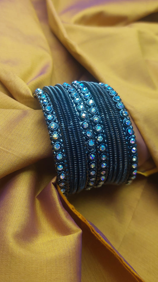 BLACK METAL BANGLE SET