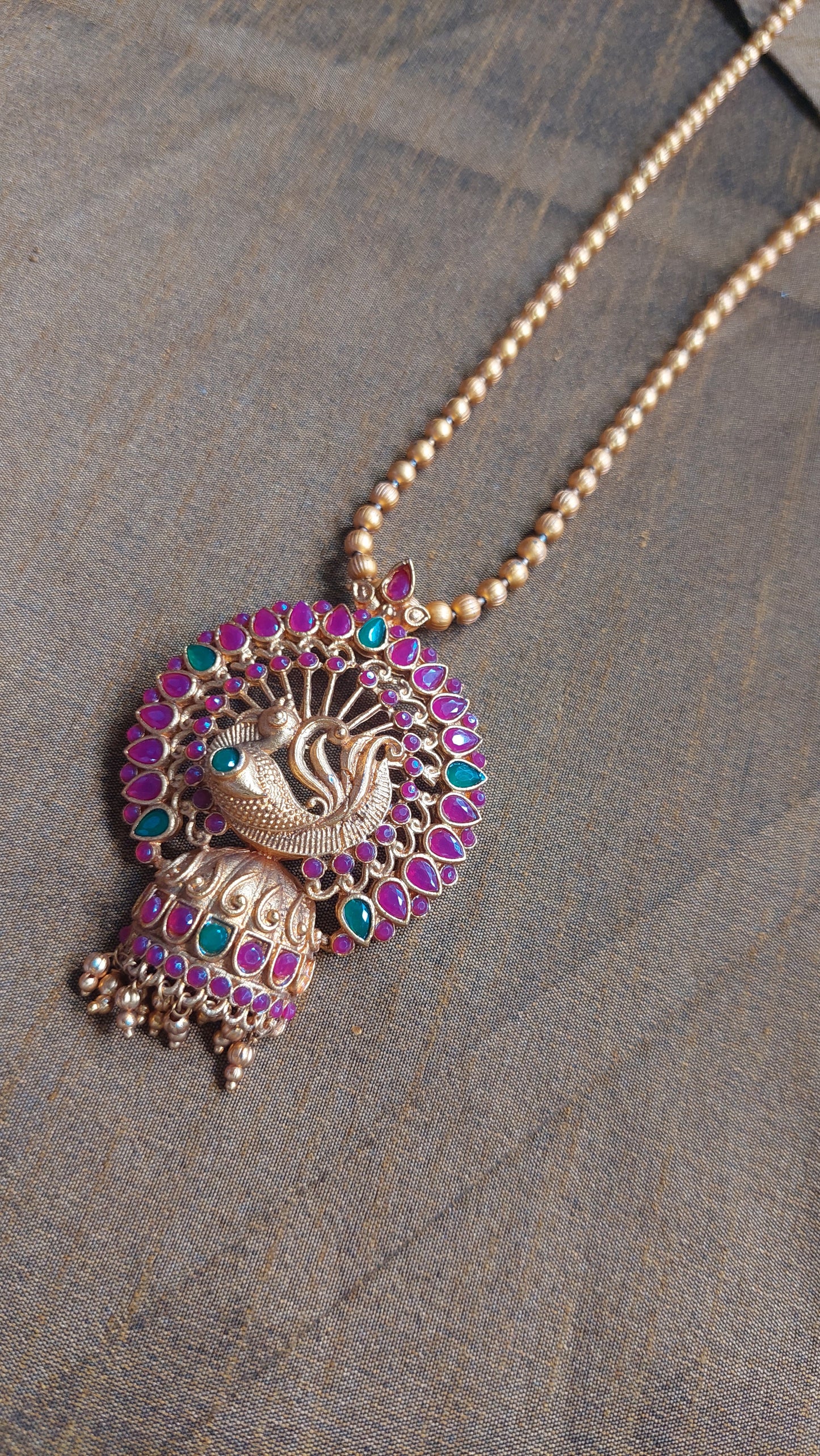 PEACOCK SHORT NECKLACE