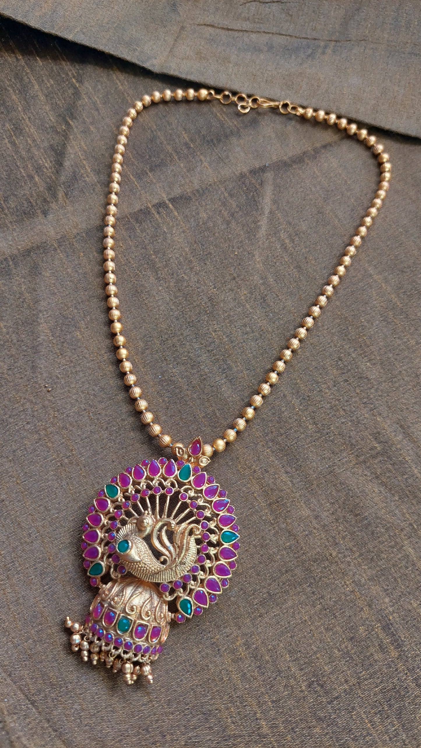 PEACOCK SHORT NECKLACE