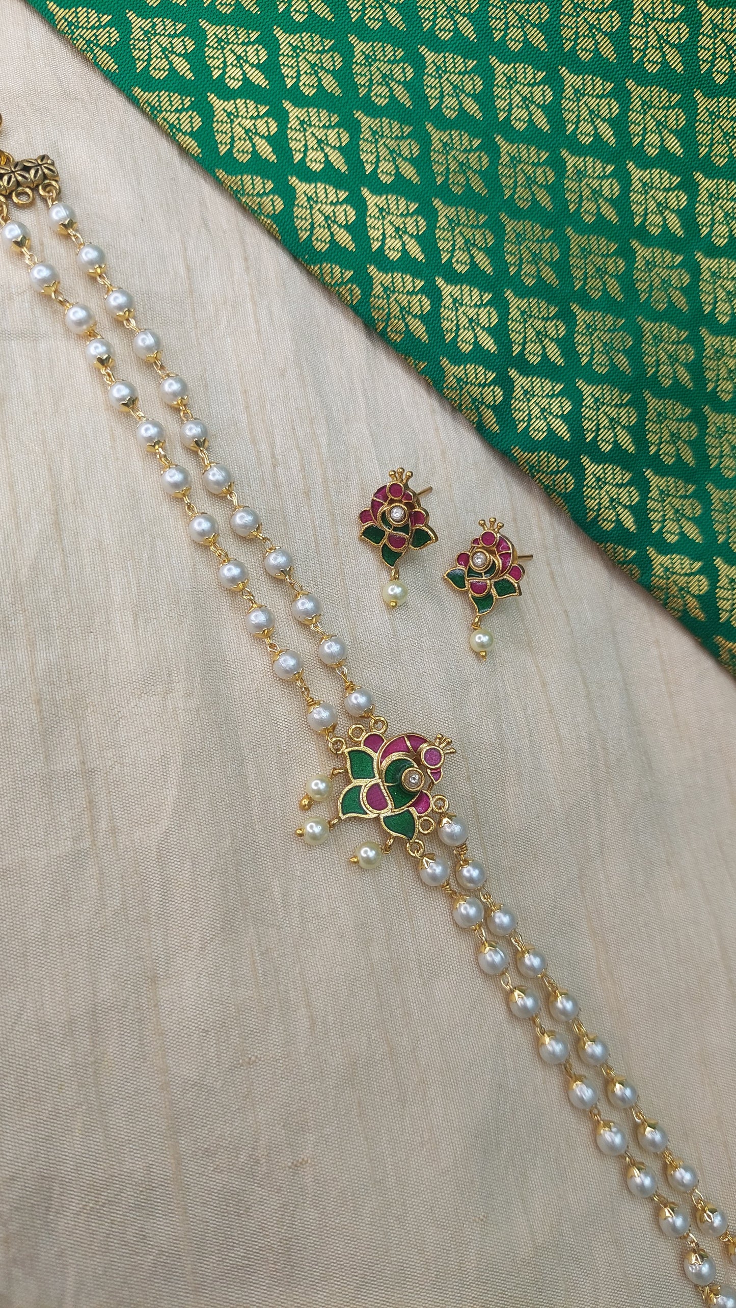 PEACOCK/ PEARL CHOKER SET