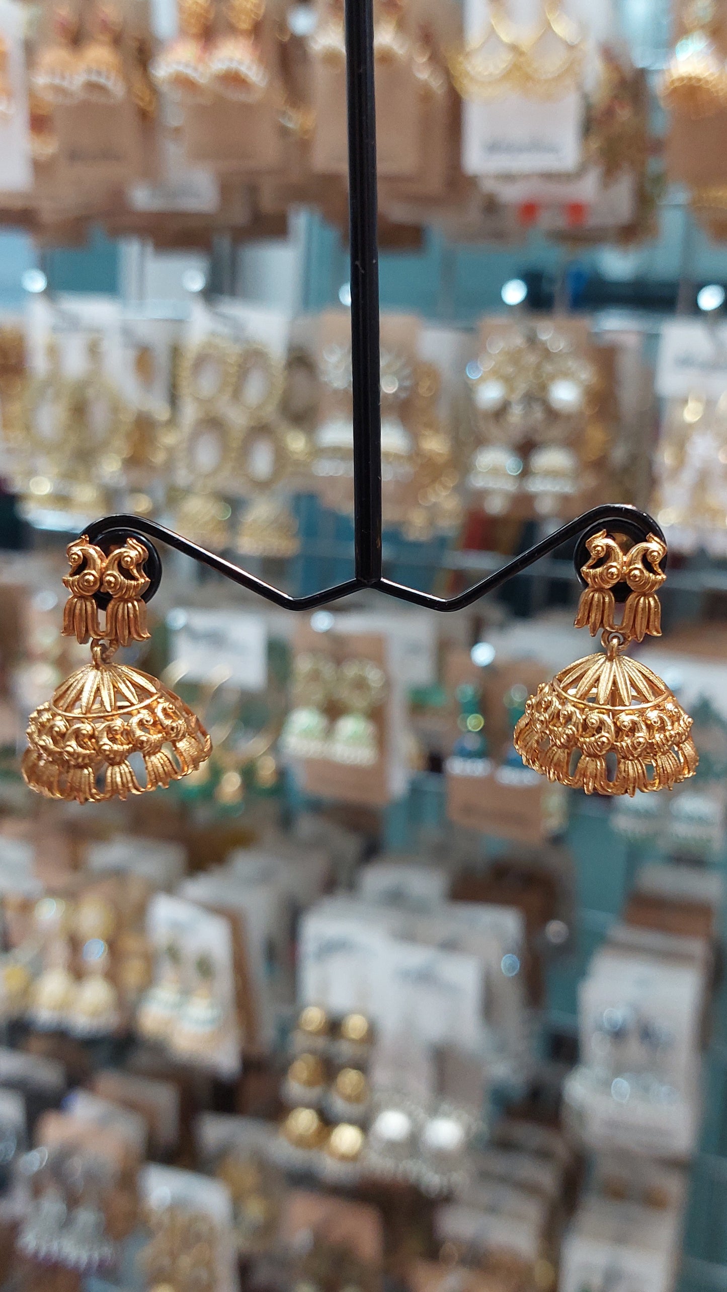 SMALL ANTIQUE GOLD JUMKHAS E0281