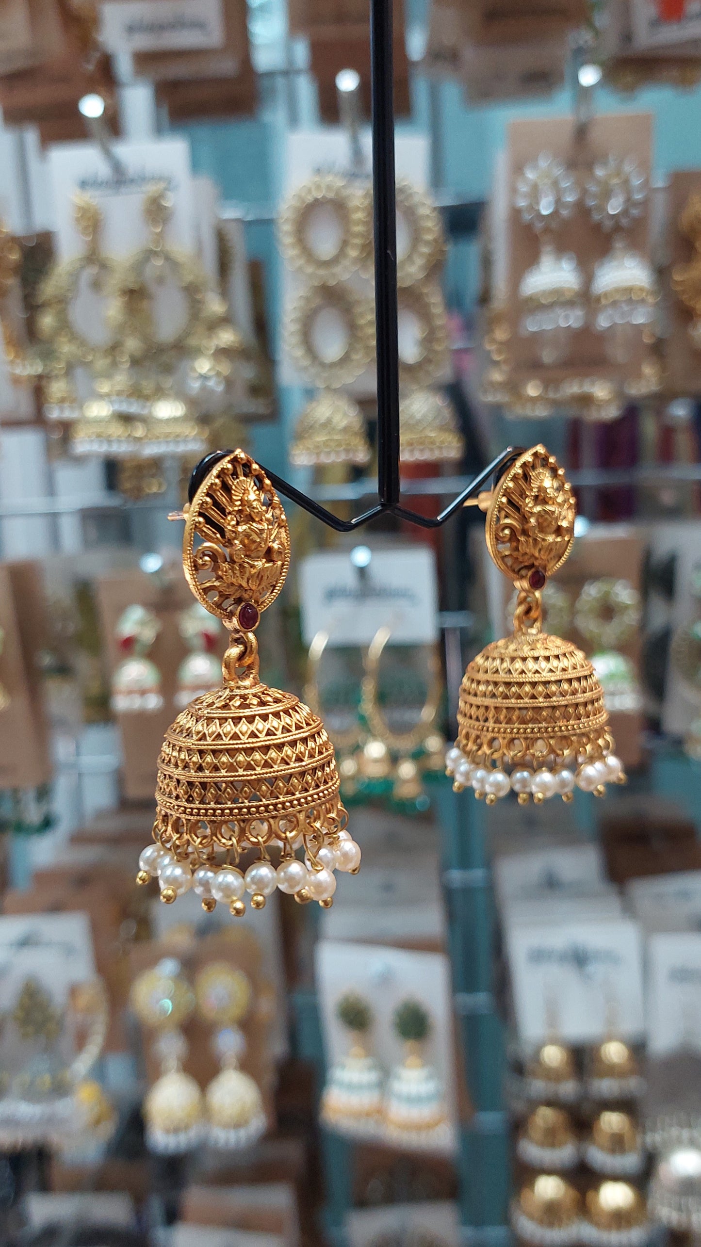 ANTIQUE GOLD JUMKHAS E0284