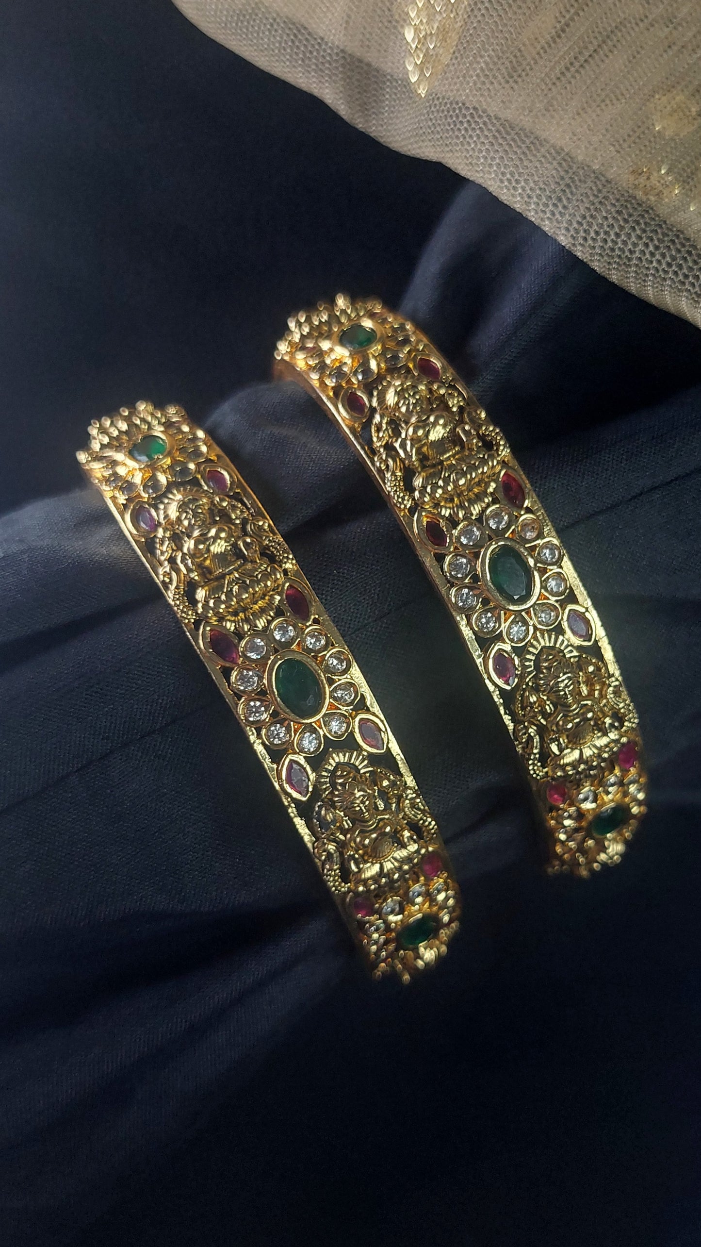 ANTIQUE GOLD BANGLES E100