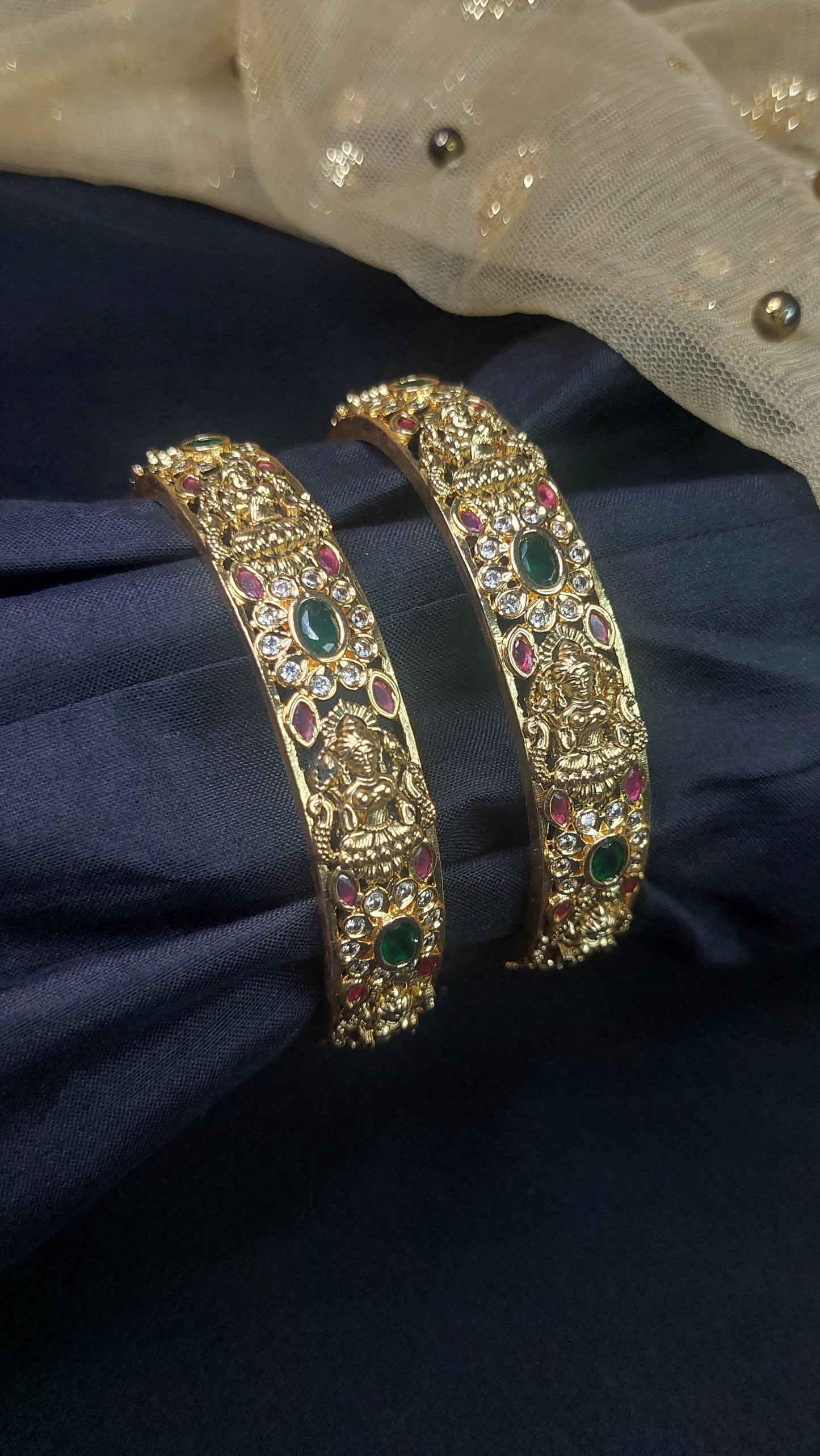 ANTIQUE GOLD BANGLES E100