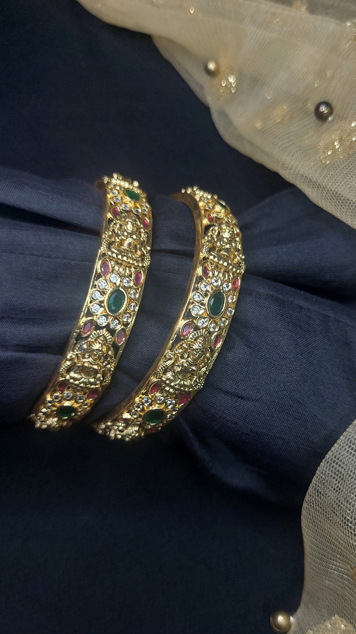 ANTIQUE GOLD BANGLES E100