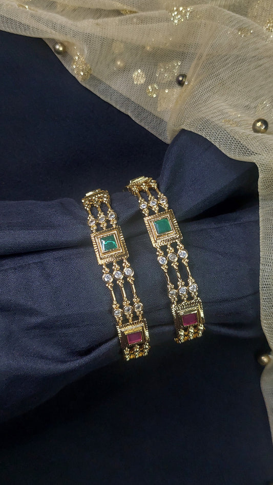 ANTIQUE GOLD BANGLES E101