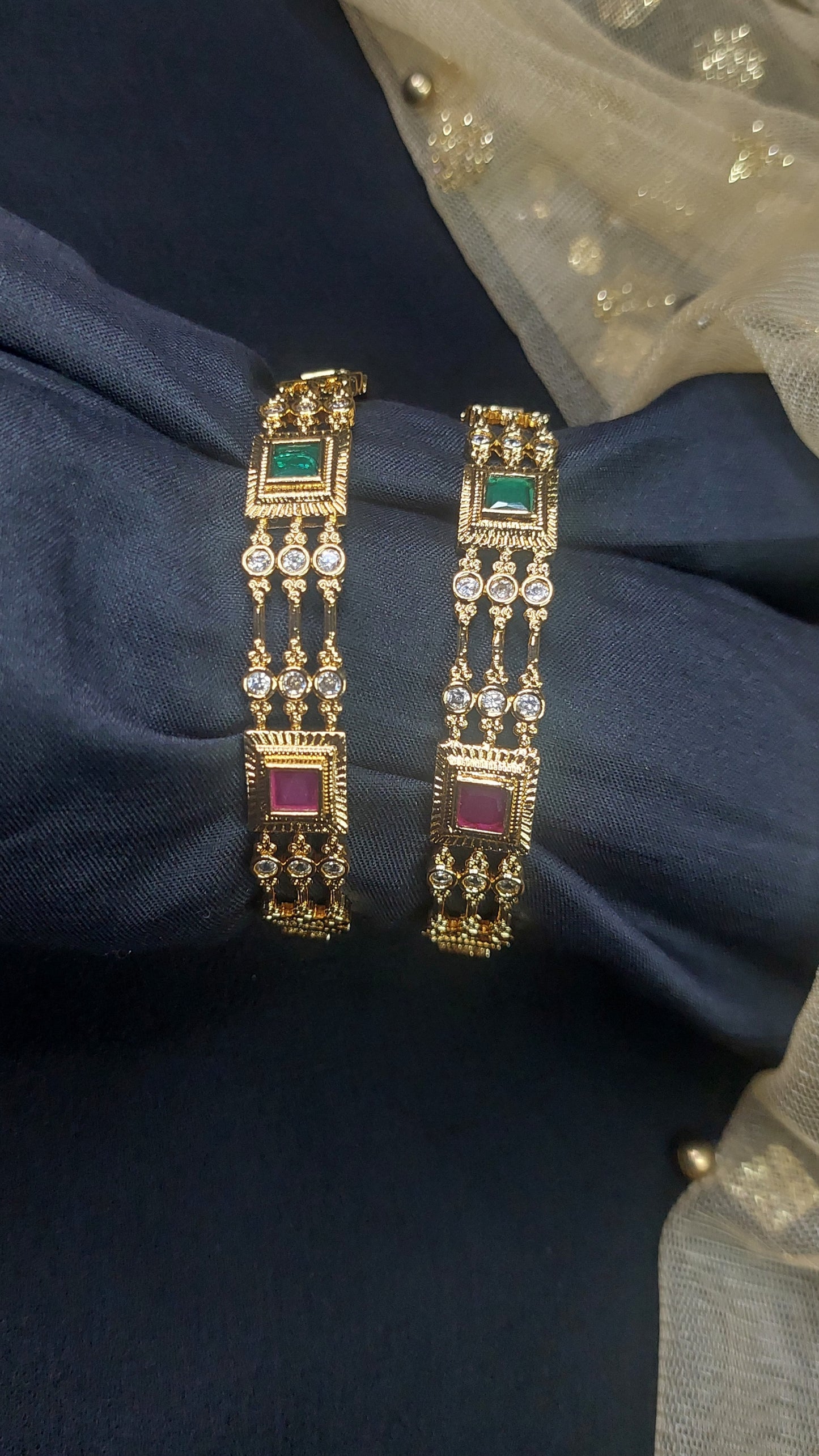 ANTIQUE GOLD BANGLES E101