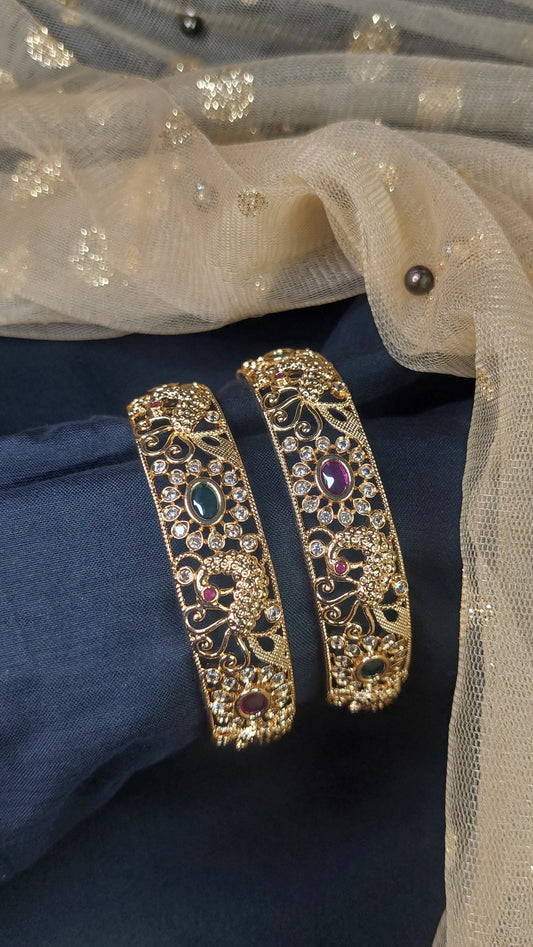 ANTIQUE GOLD BANGLES E107